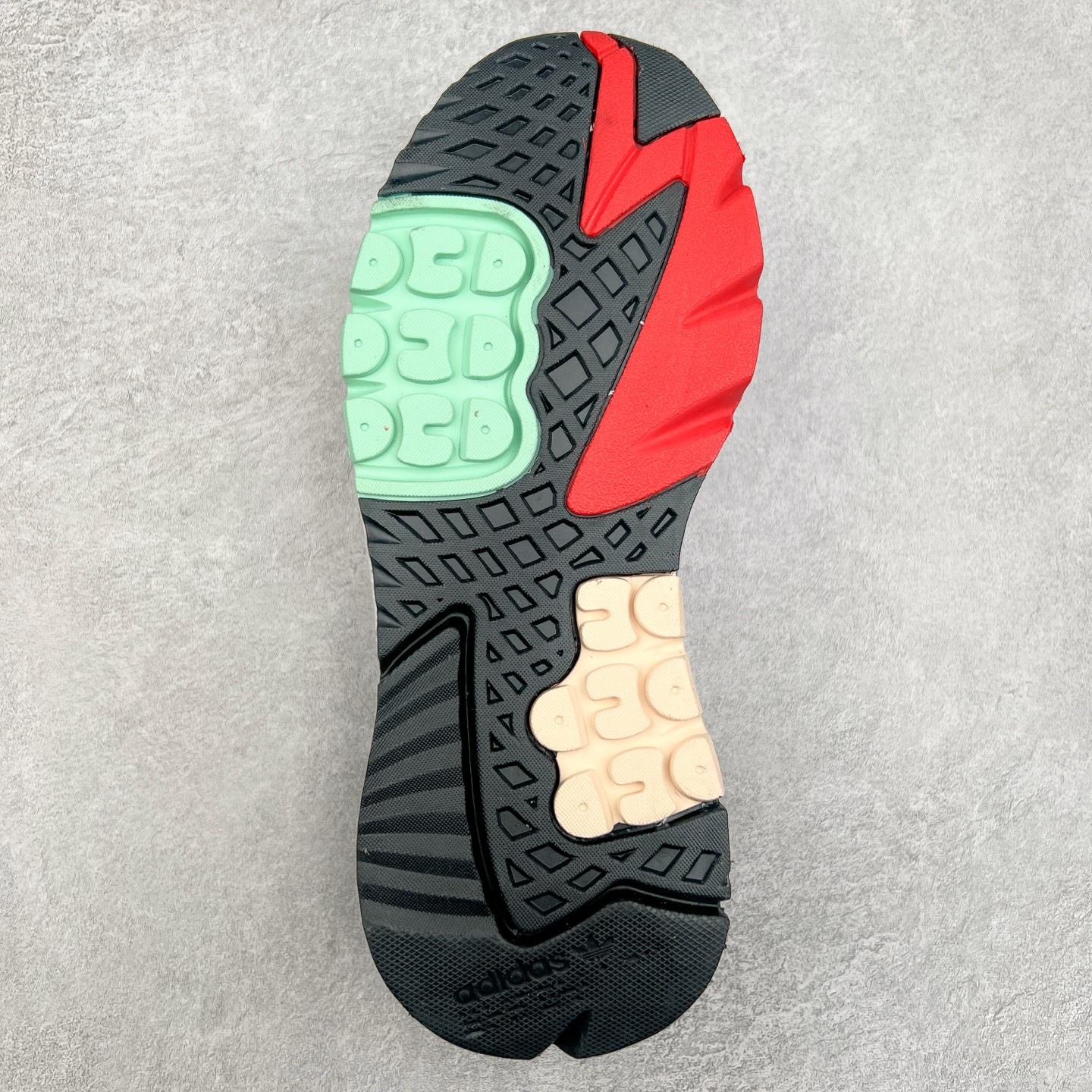 图片[9]-AD originals Nite Jogger Pride 夜行者减震耐磨低帮反光复古休闲百搭运动跑鞋 原厂材料 原厂大底 原装工艺 原鞋一致 记忆海绵 鞋眼使用原鞋一致电绣加针车工艺 后跟全部一致采用原鞋工艺 四针六线进口机 区别市面三针五线 头层皮打造 原厂流水标 3D喷漆 瞄漆 私家独模 网布搭配麂皮拼接打造鞋面 极具复古风格鞋头及鞋跟点缀3M反光设计 极为亮眼中底采用全掌Boost科技 厚度相当可观 脚感极佳 尺码：36 36⅔ 37⅓ 38 38⅔ 39⅓ 40 40⅔ 41⅓ 42 42⅔ 43⅓ 44 44⅔ 45-选品中心