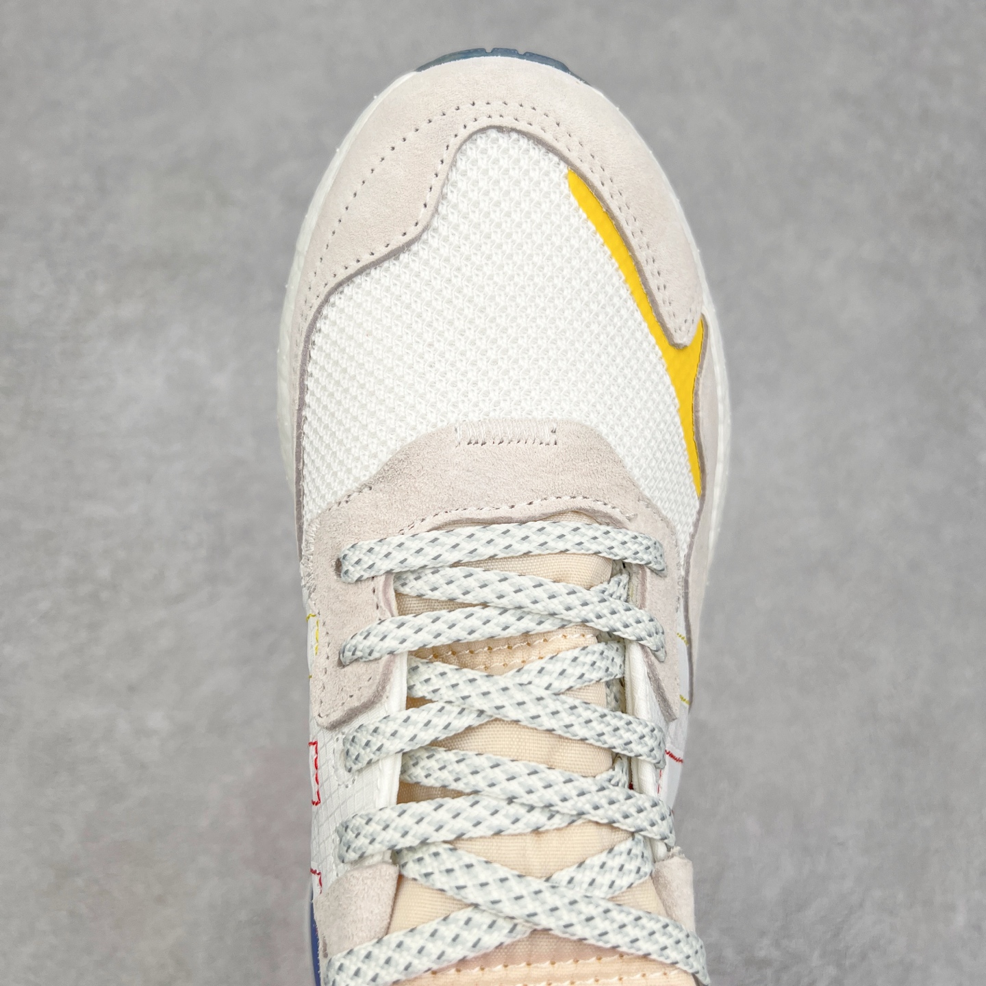 图片[4]-AD originals Nite Jogger Pride 夜行者减震耐磨低帮反光复古休闲百搭运动跑鞋 原厂材料 原厂大底 原装工艺 原鞋一致 记忆海绵 鞋眼使用原鞋一致电绣加针车工艺 后跟全部一致采用原鞋工艺 四针六线进口机 区别市面三针五线 头层皮打造 原厂流水标 3D喷漆 瞄漆 私家独模 网布搭配麂皮拼接打造鞋面 极具复古风格鞋头及鞋跟点缀3M反光设计 极为亮眼中底采用全掌Boost科技 厚度相当可观 脚感极佳 尺码：36 36⅔ 37⅓ 38 38⅔ 39⅓ 40 40⅔ 41⅓ 42 42⅔ 43⅓ 44 44⅔ 45-选品中心