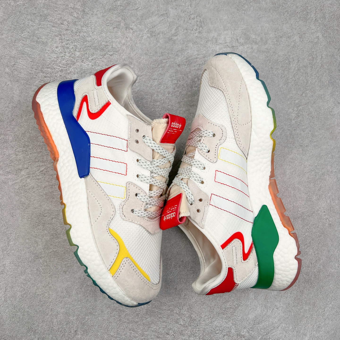 图片[3]-AD originals Nite Jogger Pride 夜行者减震耐磨低帮反光复古休闲百搭运动跑鞋 原厂材料 原厂大底 原装工艺 原鞋一致 记忆海绵 鞋眼使用原鞋一致电绣加针车工艺 后跟全部一致采用原鞋工艺 四针六线进口机 区别市面三针五线 头层皮打造 原厂流水标 3D喷漆 瞄漆 私家独模 网布搭配麂皮拼接打造鞋面 极具复古风格鞋头及鞋跟点缀3M反光设计 极为亮眼中底采用全掌Boost科技 厚度相当可观 脚感极佳 尺码：36 36⅔ 37⅓ 38 38⅔ 39⅓ 40 40⅔ 41⅓ 42 42⅔ 43⅓ 44 44⅔ 45-选品中心