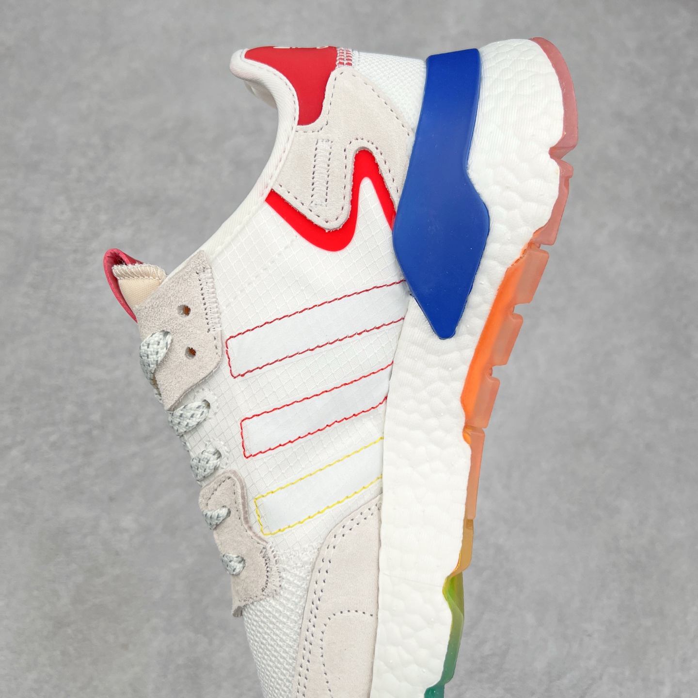 图片[7]-AD originals Nite Jogger Pride 夜行者减震耐磨低帮反光复古休闲百搭运动跑鞋 原厂材料 原厂大底 原装工艺 原鞋一致 记忆海绵 鞋眼使用原鞋一致电绣加针车工艺 后跟全部一致采用原鞋工艺 四针六线进口机 区别市面三针五线 头层皮打造 原厂流水标 3D喷漆 瞄漆 私家独模 网布搭配麂皮拼接打造鞋面 极具复古风格鞋头及鞋跟点缀3M反光设计 极为亮眼中底采用全掌Boost科技 厚度相当可观 脚感极佳 尺码：36 36⅔ 37⅓ 38 38⅔ 39⅓ 40 40⅔ 41⅓ 42 42⅔ 43⅓ 44 44⅔ 45-选品中心