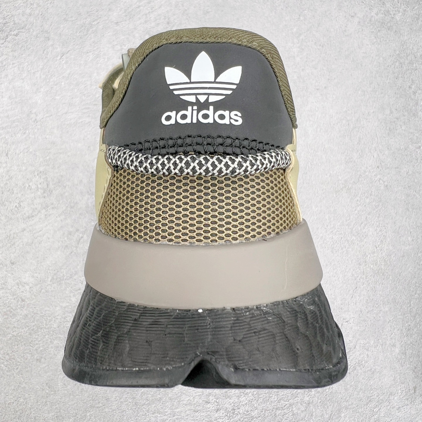 图片[8]-AD originals Nite Jogger Pride 夜行者减震耐磨低帮反光复古休闲百搭运动跑鞋 原厂材料 原厂大底 原装工艺 原鞋一致 记忆海绵 鞋眼使用原鞋一致电绣加针车工艺 后跟全部一致采用原鞋工艺 四针六线进口机 区别市面三针五线 头层皮打造 原厂流水标 3D喷漆 瞄漆 私家独模 网布搭配麂皮拼接打造鞋面 极具复古风格鞋头及鞋跟点缀3M反光设计 极为亮眼中底采用全掌Boost科技 厚度相当可观 脚感极佳 尺码：36 36⅔ 37⅓ 38 38⅔ 39⅓ 40 40⅔ 41⅓ 42 42⅔ 43⅓ 44 44⅔ 45-选品中心