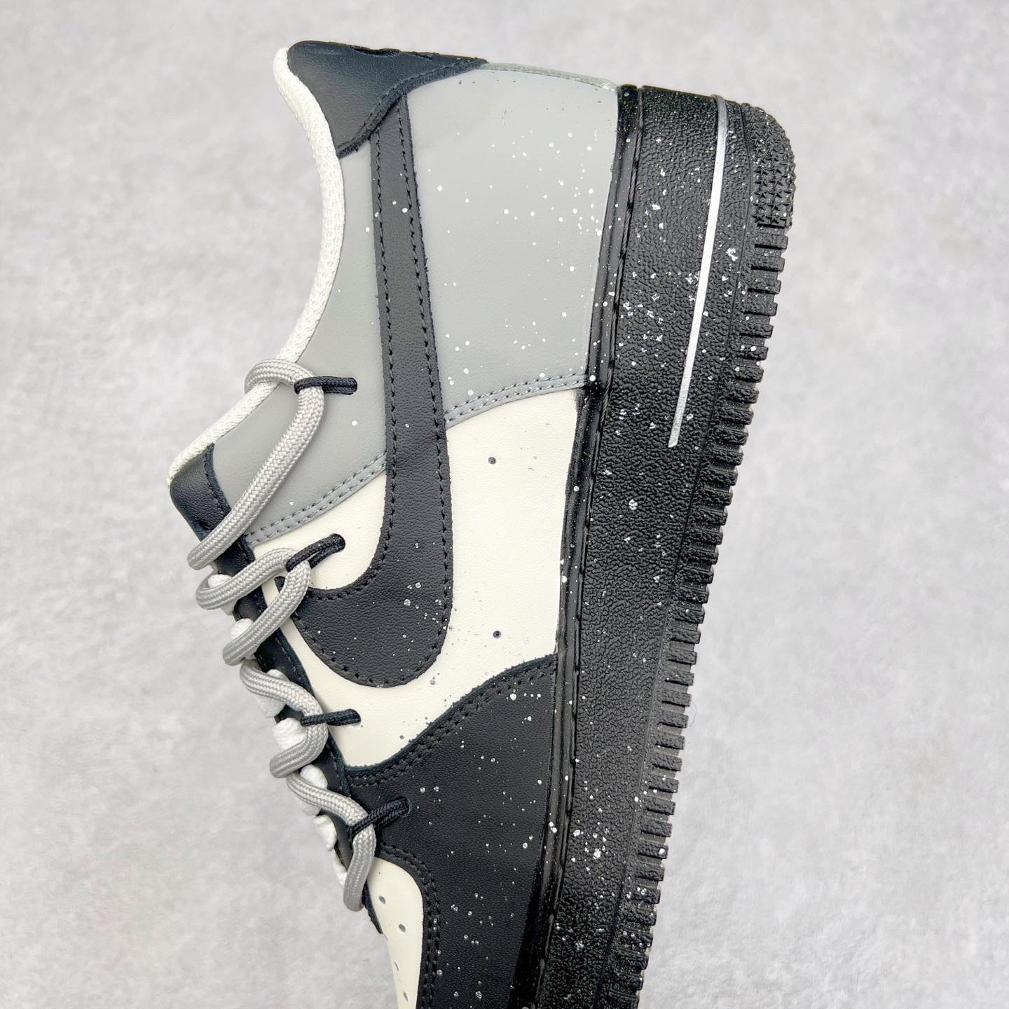 图片[7]-NK Air Force 1´07 Low 空军一号低帮百搭休闲运动板鞋 XV7981-476 柔软、弹性十足的缓震性能和出色的中底设计 横跨复古与现代的外型结合 造就出风靡全球 三十多年的Force 1 直到今天还深受青睐 实拍调校N版已经零色差零失真 百分百还原实物色彩所见即所得 不存在货不对板色差等低级问题 选购参考实物拍摄 不混卖不参货 只用心做好货严格选品 承诺混一赔十 尺码：36 36.5 37.5 38 38.5 39 40 40.5 41 42 42.5 43 44 44.5 45-选品中心