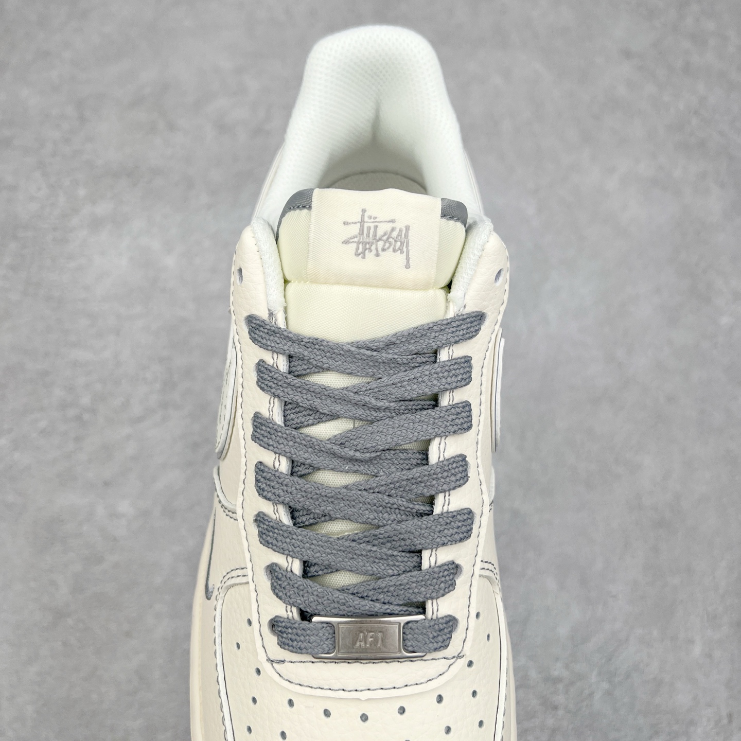 图片[5]-NK Air Force 1´07 Low 空军一号低帮百搭休闲运动板鞋 HH7518-041 柔软、弹性十足的缓震性能和出色的中底设计 横跨复古与现代的外型结合 造就出风靡全球 三十多年的Force 1 直到今天还深受青睐 实拍调校N版已经零色差零失真 百分百还原实物色彩所见即所得 不存在货不对板色差等低级问题 选购参考实物拍摄 不混卖不参货 只用心做好货严格选品 承诺混一赔十 尺码：36 36.5 37.5 38 38.5 39 40 40.5 41 42 42.5 43 44 44.5 45-选品中心