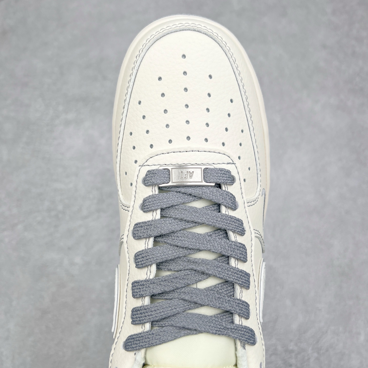 图片[4]-NK Air Force 1´07 Low 空军一号低帮百搭休闲运动板鞋 HH7518-041 柔软、弹性十足的缓震性能和出色的中底设计 横跨复古与现代的外型结合 造就出风靡全球 三十多年的Force 1 直到今天还深受青睐 实拍调校N版已经零色差零失真 百分百还原实物色彩所见即所得 不存在货不对板色差等低级问题 选购参考实物拍摄 不混卖不参货 只用心做好货严格选品 承诺混一赔十 尺码：36 36.5 37.5 38 38.5 39 40 40.5 41 42 42.5 43 44 44.5 45-选品中心