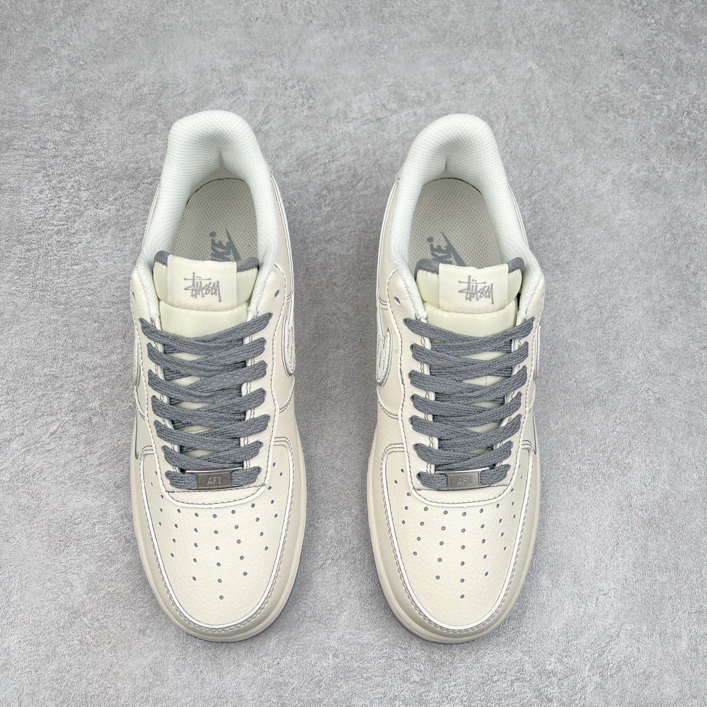 图片[2]-NK Air Force 1´07 Low 空军一号低帮百搭休闲运动板鞋 HH7518-041 柔软、弹性十足的缓震性能和出色的中底设计 横跨复古与现代的外型结合 造就出风靡全球 三十多年的Force 1 直到今天还深受青睐 实拍调校N版已经零色差零失真 百分百还原实物色彩所见即所得 不存在货不对板色差等低级问题 选购参考实物拍摄 不混卖不参货 只用心做好货严格选品 承诺混一赔十 尺码：36 36.5 37.5 38 38.5 39 40 40.5 41 42 42.5 43 44 44.5 45-选品中心