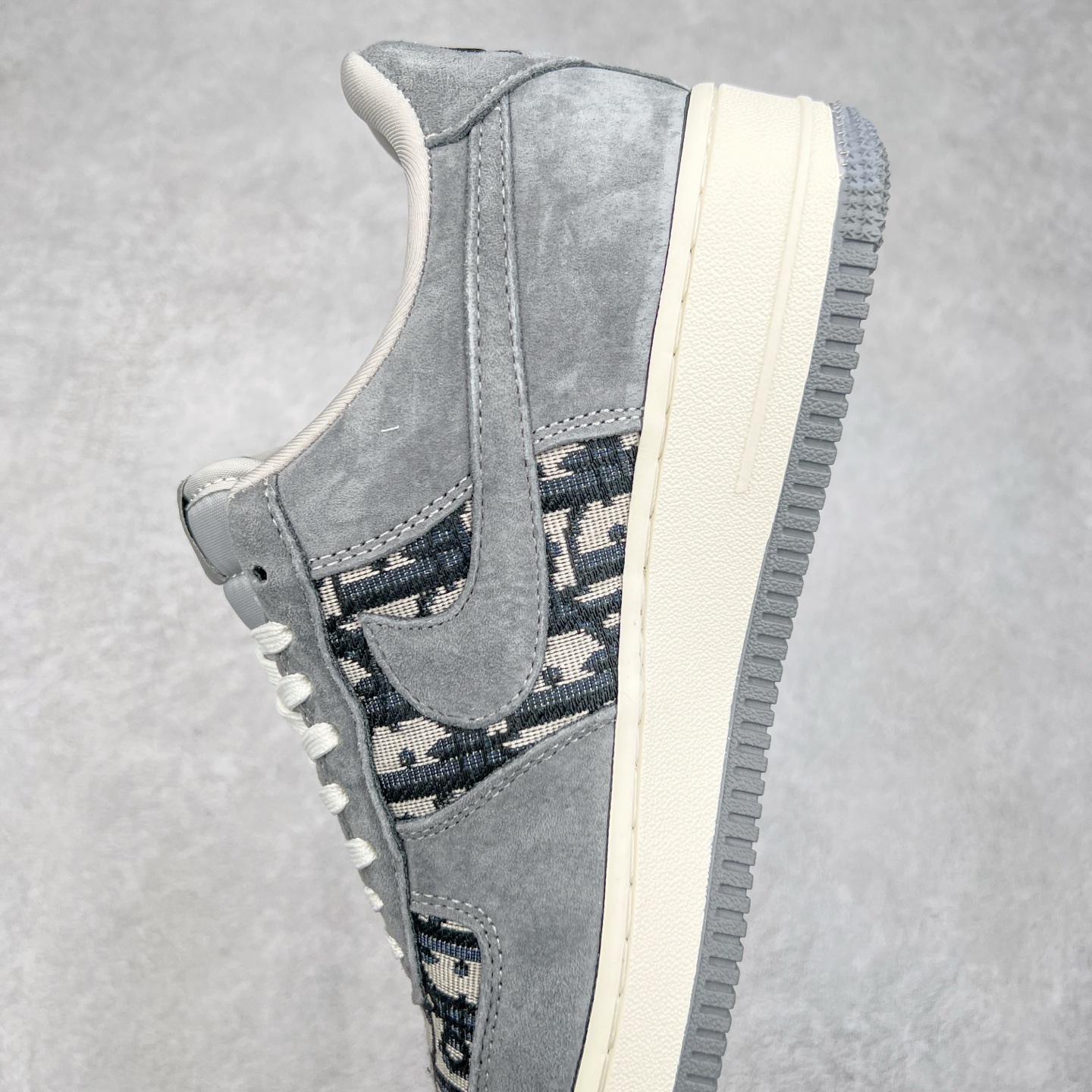 图片[7]-NK Air Force 1´07 Low 空军一号低帮百搭休闲运动板鞋 KK1988-056 柔软、弹性十足的缓震性能和出色的中底设计 横跨复古与现代的外型结合 造就出风靡全球 三十多年的Force 1 直到今天还深受青睐 实拍调校N版已经零色差零失真 百分百还原实物色彩所见即所得 不存在货不对板色差等低级问题 选购参考实物拍摄 不混卖不参货 只用心做好货严格选品 承诺混一赔十 尺码：36 36.5 37.5 38 38.5 39 40 40.5 41 42 42.5 43 44 44.5 45-选品中心