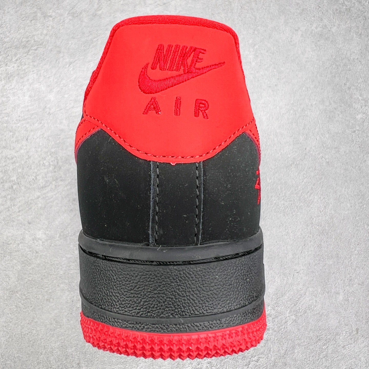 图片[8]-NK Air Force 1´07 Low 空军一号低帮百搭休闲运动板鞋 DF0188-044 柔软、弹性十足的缓震性能和出色的中底设计 横跨复古与现代的外型结合 造就出风靡全球 三十多年的Force 1 直到今天还深受青睐 实拍调校N版已经零色差零失真 百分百还原实物色彩所见即所得 不存在货不对板色差等低级问题 选购参考实物拍摄 不混卖不参货 只用心做好货严格选品 承诺混一赔十 尺码：36 36.5 37.5 38 38.5 39 40 40.5 41 42 42.5 43 44 44.5 45-选品中心