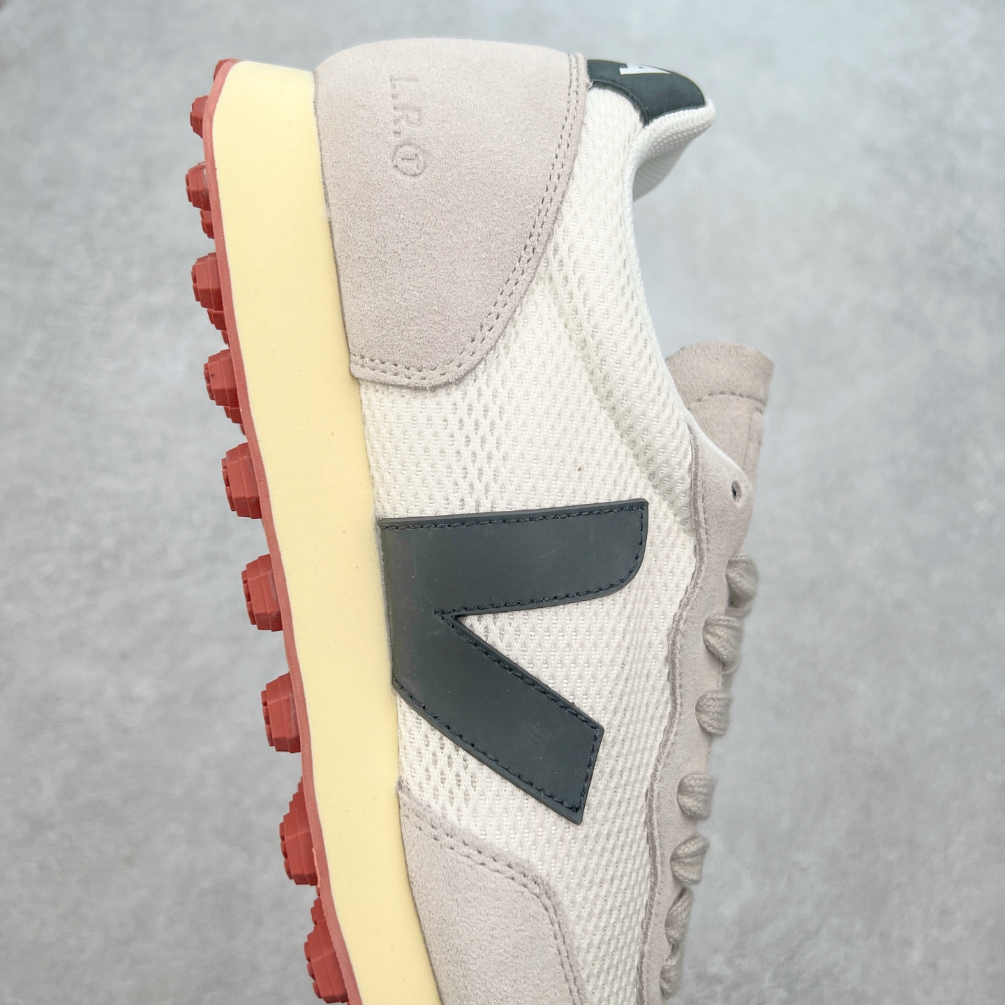 图片[6]-Veja Leather Extra Sneakers 法国国民V字经典运动板鞋#Ins爆款 街拍频繁上镜 春季入夏简约百搭款 全头层进口牛皮 舒适面革内里 广东厂 高端主打色系全网热销中 所售渠道大致由代购渠道 尺码：36 37 38 39 40 41 42 43 44 45-选品中心