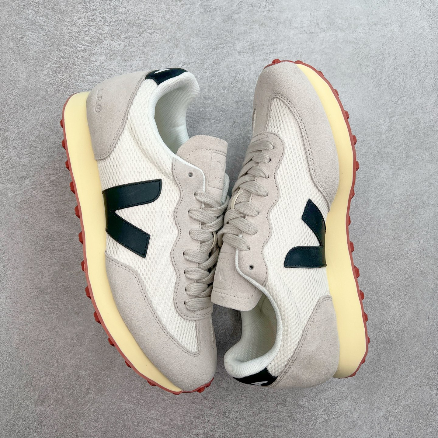 图片[3]-Veja Leather Extra Sneakers 法国国民V字经典运动板鞋#Ins爆款 街拍频繁上镜 春季入夏简约百搭款 全头层进口牛皮 舒适面革内里 广东厂 高端主打色系全网热销中 所售渠道大致由代购渠道 尺码：36 37 38 39 40 41 42 43 44 45-选品中心