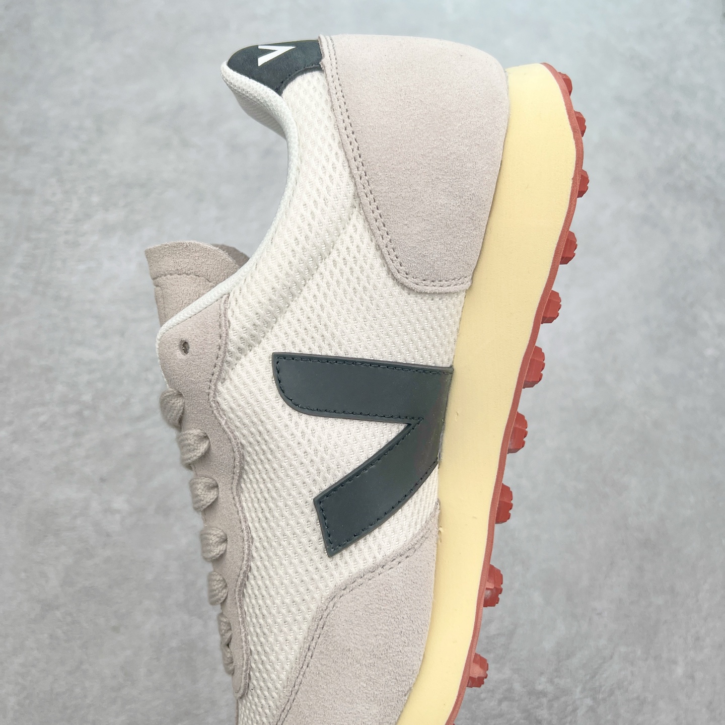 图片[7]-Veja Leather Extra Sneakers 法国国民V字经典运动板鞋#Ins爆款 街拍频繁上镜 春季入夏简约百搭款 全头层进口牛皮 舒适面革内里 广东厂 高端主打色系全网热销中 所售渠道大致由代购渠道 尺码：36 37 38 39 40 41 42 43 44 45-选品中心