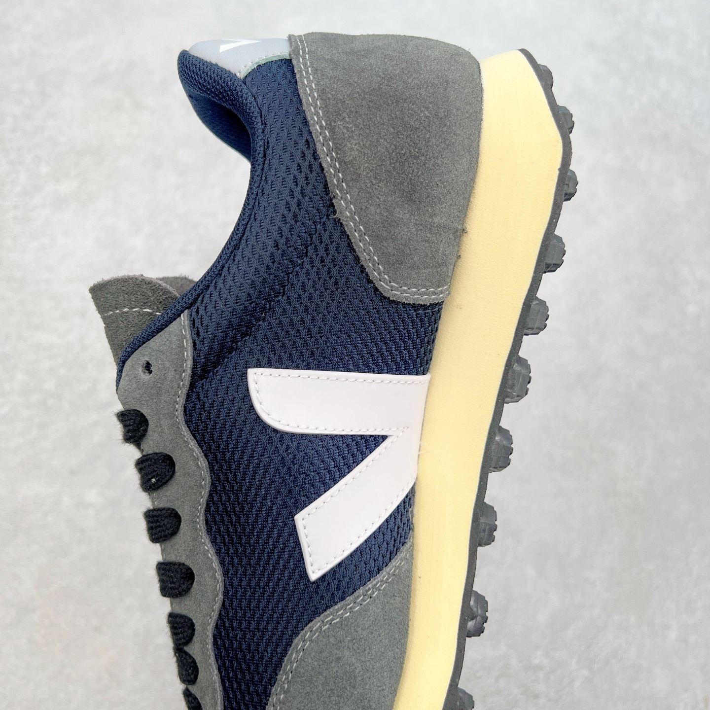 图片[7]-Veja Leather Extra Sneakers 法国国民V字经典运动板鞋#Ins爆款 街拍频繁上镜 春季入夏简约百搭款 全头层进口牛皮 舒适面革内里 广东厂 高端主打色系全网热销中 所售渠道大致由代购渠道 尺码：36 37 38 39 40 41 42 43 44 45-选品中心