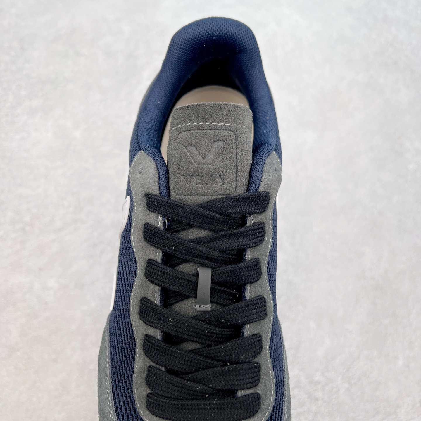 图片[5]-Veja Leather Extra Sneakers 法国国民V字经典运动板鞋#Ins爆款 街拍频繁上镜 春季入夏简约百搭款 全头层进口牛皮 舒适面革内里 广东厂 高端主打色系全网热销中 所售渠道大致由代购渠道 尺码：36 37 38 39 40 41 42 43 44 45-选品中心