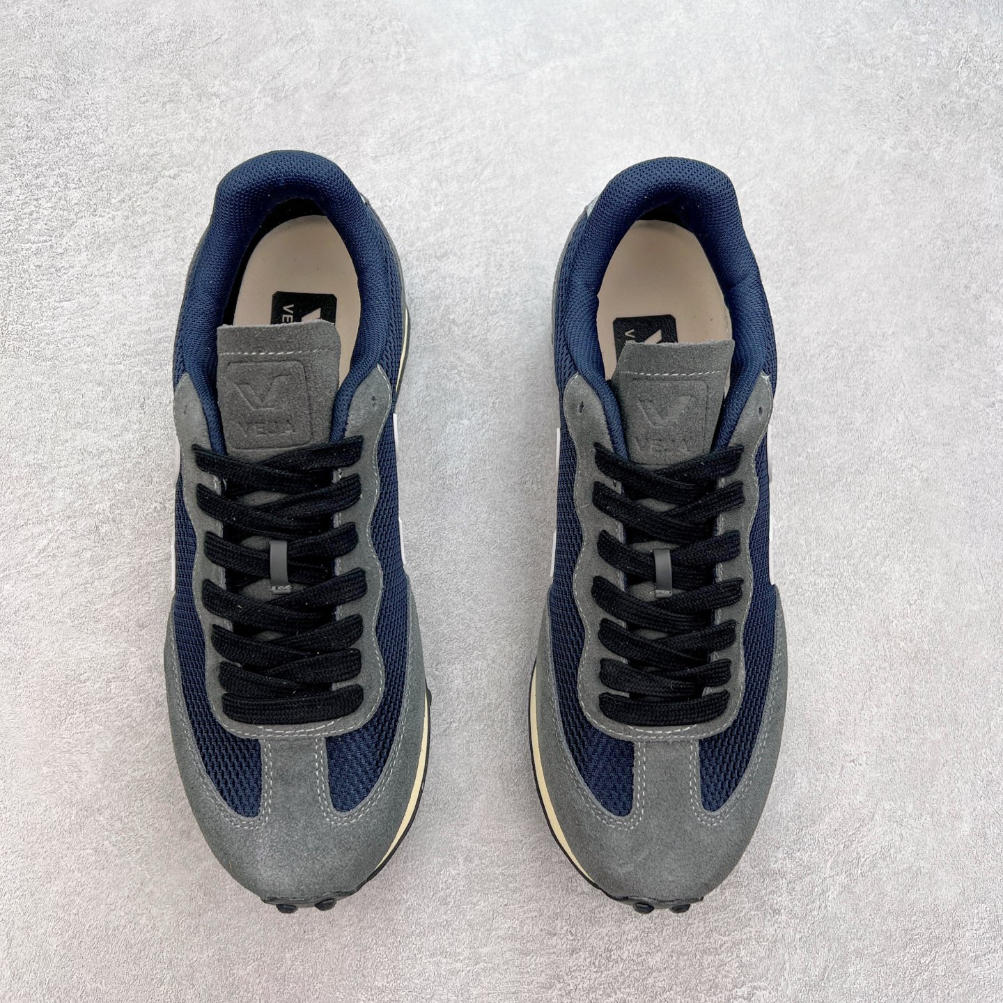 图片[2]-Veja Leather Extra Sneakers 法国国民V字经典运动板鞋#Ins爆款 街拍频繁上镜 春季入夏简约百搭款 全头层进口牛皮 舒适面革内里 广东厂 高端主打色系全网热销中 所售渠道大致由代购渠道 尺码：36 37 38 39 40 41 42 43 44 45-选品中心