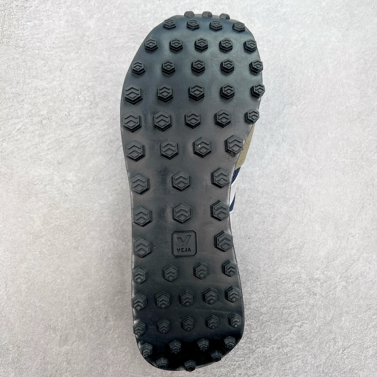 图片[9]-Veja Leather Extra Sneakers 法国国民V字经典运动板鞋#Ins爆款 街拍频繁上镜 春季入夏简约百搭款 全头层进口牛皮 舒适面革内里 广东厂 高端主打色系全网热销中 所售渠道大致由代购渠道 尺码：36 37 38 39 40 41 42 43 44 45-选品中心