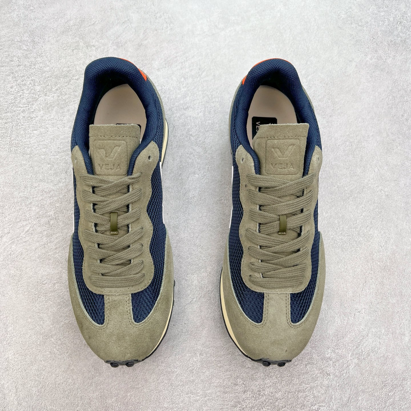 图片[2]-Veja Leather Extra Sneakers 法国国民V字经典运动板鞋#Ins爆款 街拍频繁上镜 春季入夏简约百搭款 全头层进口牛皮 舒适面革内里 广东厂 高端主打色系全网热销中 所售渠道大致由代购渠道 尺码：36 37 38 39 40 41 42 43 44 45-选品中心