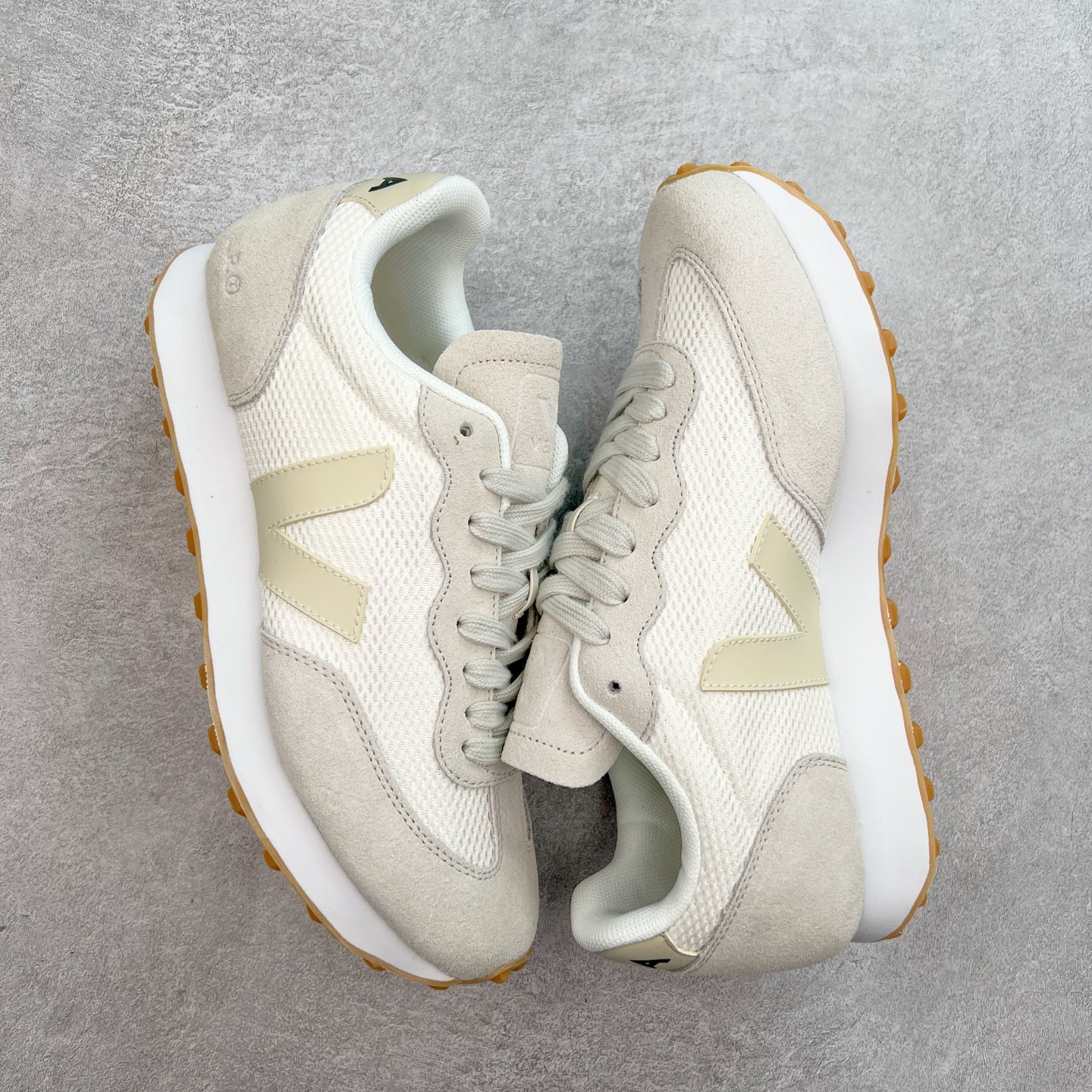 图片[3]-Veja Leather Extra Sneakers 法国国民V字经典运动板鞋#Ins爆款 街拍频繁上镜 春季入夏简约百搭款 全头层进口牛皮 舒适面革内里 广东厂 高端主打色系全网热销中 所售渠道大致由代购渠道 尺码：36 37 38 39 40 41 42 43 44 45-选品中心