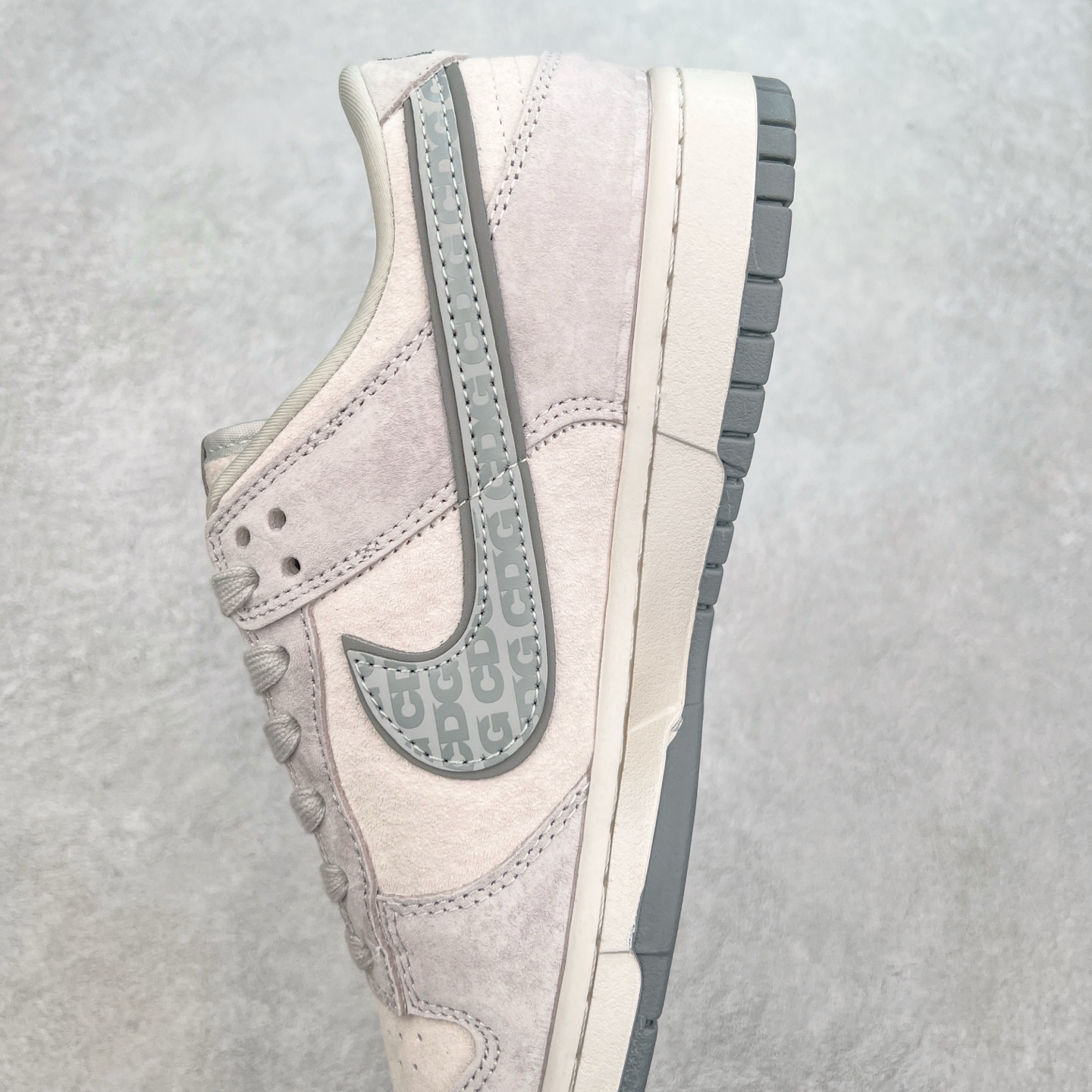 图片[7]-NK Dunk Low 定制配色 FC1688-181 大厂出品 极力推荐 原装头层材料 独家版型蒸餾加工帶來的是更好的视觉和脚感体验大厂纯原品质出货 清洁度 电绣工艺 皮料切割干净无任何毛边 细节完美 实拍调校N版已经零色差零失真 百分百还原实物色彩所见即所得 不存在货不对板色差等低级问题 选购参考实物拍摄 不混卖不参货 只用心做好货严格选品 承诺混一赔十 尺码：36 36.5 37.5 38 38.5 39 40 40.5 41 42 42.5 43 44 44.5 45-选品中心