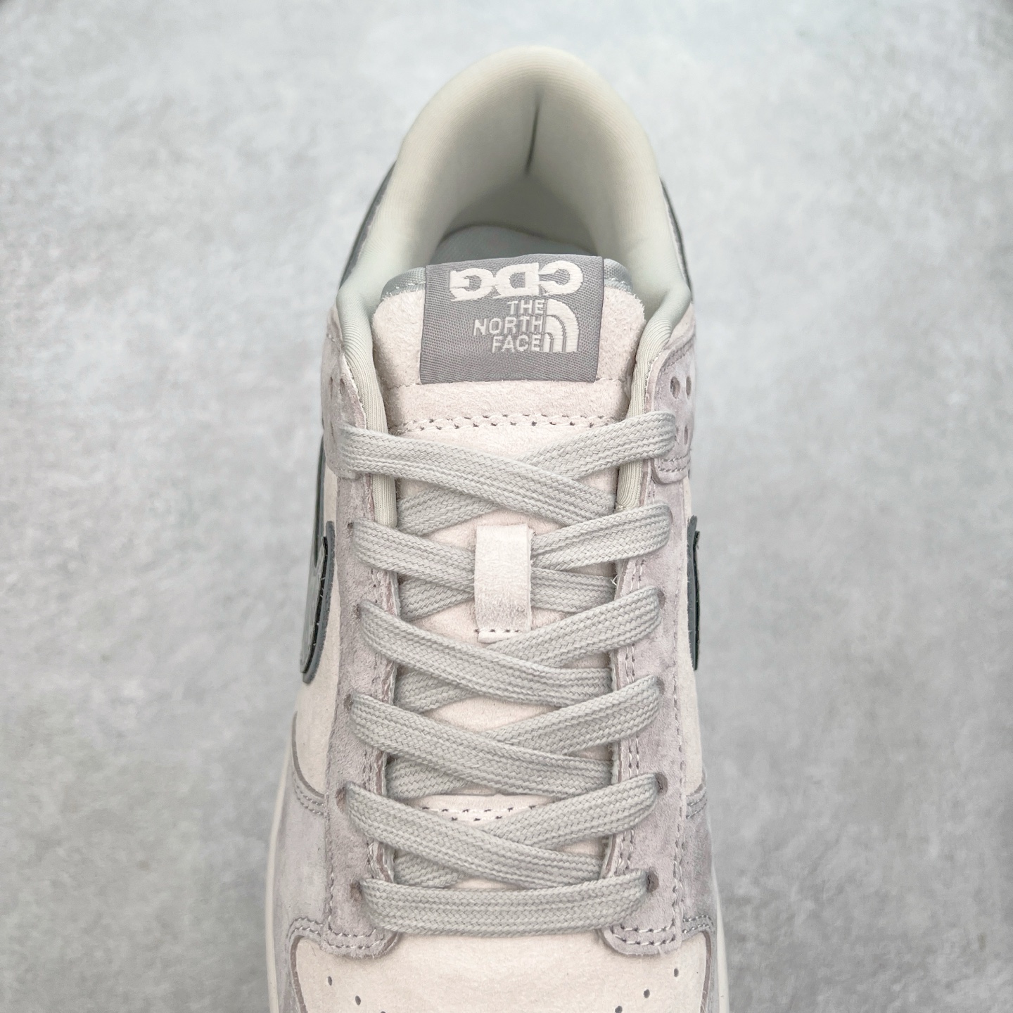 图片[5]-NK Dunk Low 定制配色 FC1688-181 大厂出品 极力推荐 原装头层材料 独家版型蒸餾加工帶來的是更好的视觉和脚感体验大厂纯原品质出货 清洁度 电绣工艺 皮料切割干净无任何毛边 细节完美 实拍调校N版已经零色差零失真 百分百还原实物色彩所见即所得 不存在货不对板色差等低级问题 选购参考实物拍摄 不混卖不参货 只用心做好货严格选品 承诺混一赔十 尺码：36 36.5 37.5 38 38.5 39 40 40.5 41 42 42.5 43 44 44.5 45-选品中心