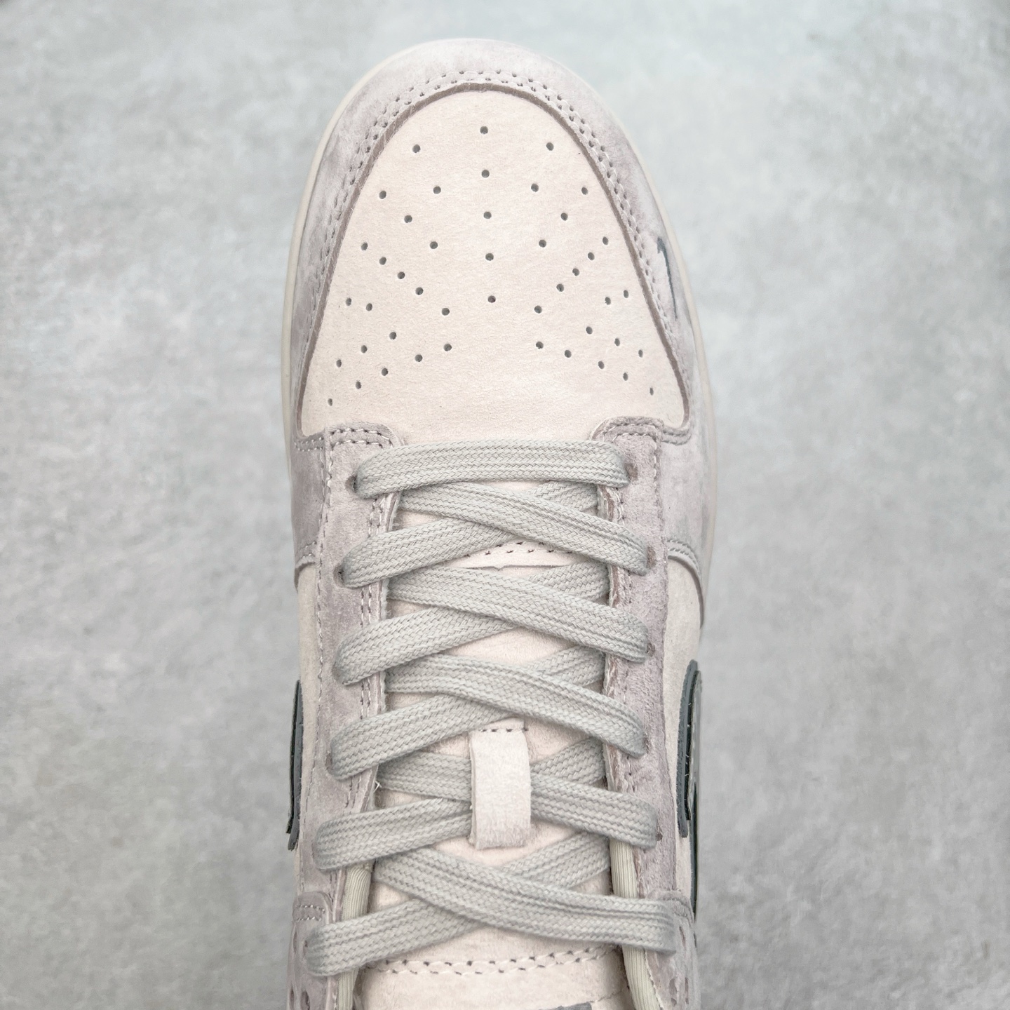 图片[4]-NK Dunk Low 定制配色 FC1688-181 大厂出品 极力推荐 原装头层材料 独家版型蒸餾加工帶來的是更好的视觉和脚感体验大厂纯原品质出货 清洁度 电绣工艺 皮料切割干净无任何毛边 细节完美 实拍调校N版已经零色差零失真 百分百还原实物色彩所见即所得 不存在货不对板色差等低级问题 选购参考实物拍摄 不混卖不参货 只用心做好货严格选品 承诺混一赔十 尺码：36 36.5 37.5 38 38.5 39 40 40.5 41 42 42.5 43 44 44.5 45-选品中心