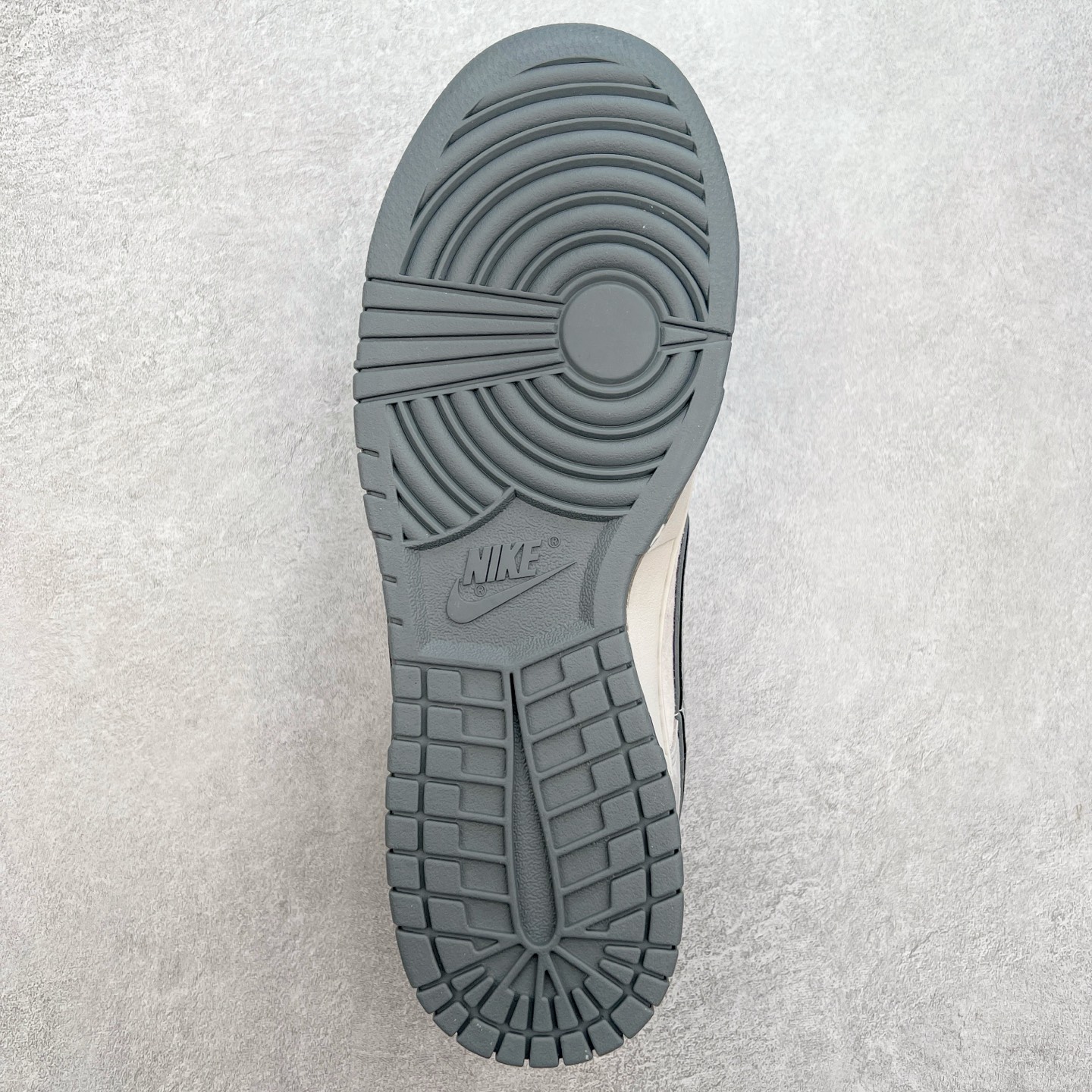 图片[9]-NK Dunk Low 定制配色 FC1688-181 大厂出品 极力推荐 原装头层材料 独家版型蒸餾加工帶來的是更好的视觉和脚感体验大厂纯原品质出货 清洁度 电绣工艺 皮料切割干净无任何毛边 细节完美 实拍调校N版已经零色差零失真 百分百还原实物色彩所见即所得 不存在货不对板色差等低级问题 选购参考实物拍摄 不混卖不参货 只用心做好货严格选品 承诺混一赔十 尺码：36 36.5 37.5 38 38.5 39 40 40.5 41 42 42.5 43 44 44.5 45-选品中心