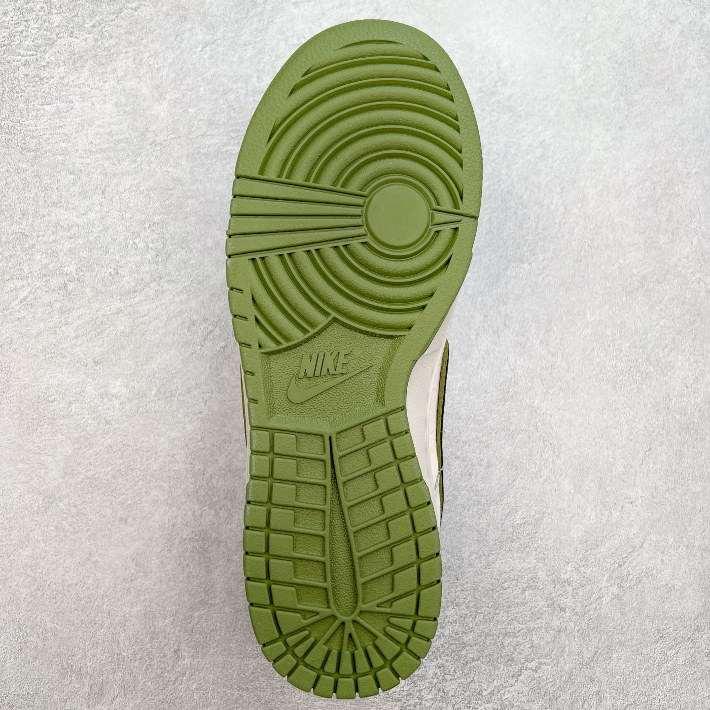 图片[9]-NK Dunk Low 定制配色 DQ1098-397 大厂出品 极力推荐 原装头层材料 独家版型蒸餾加工帶來的是更好的视觉和脚感体验大厂纯原品质出货 清洁度 电绣工艺 皮料切割干净无任何毛边 细节完美 实拍调校N版已经零色差零失真 百分百还原实物色彩所见即所得 不存在货不对板色差等低级问题 选购参考实物拍摄 不混卖不参货 只用心做好货严格选品 承诺混一赔十 尺码：36 36.5 37.5 38 38.5 39 40 40.5 41 42 42.5 43 44 44.5 45-选品中心