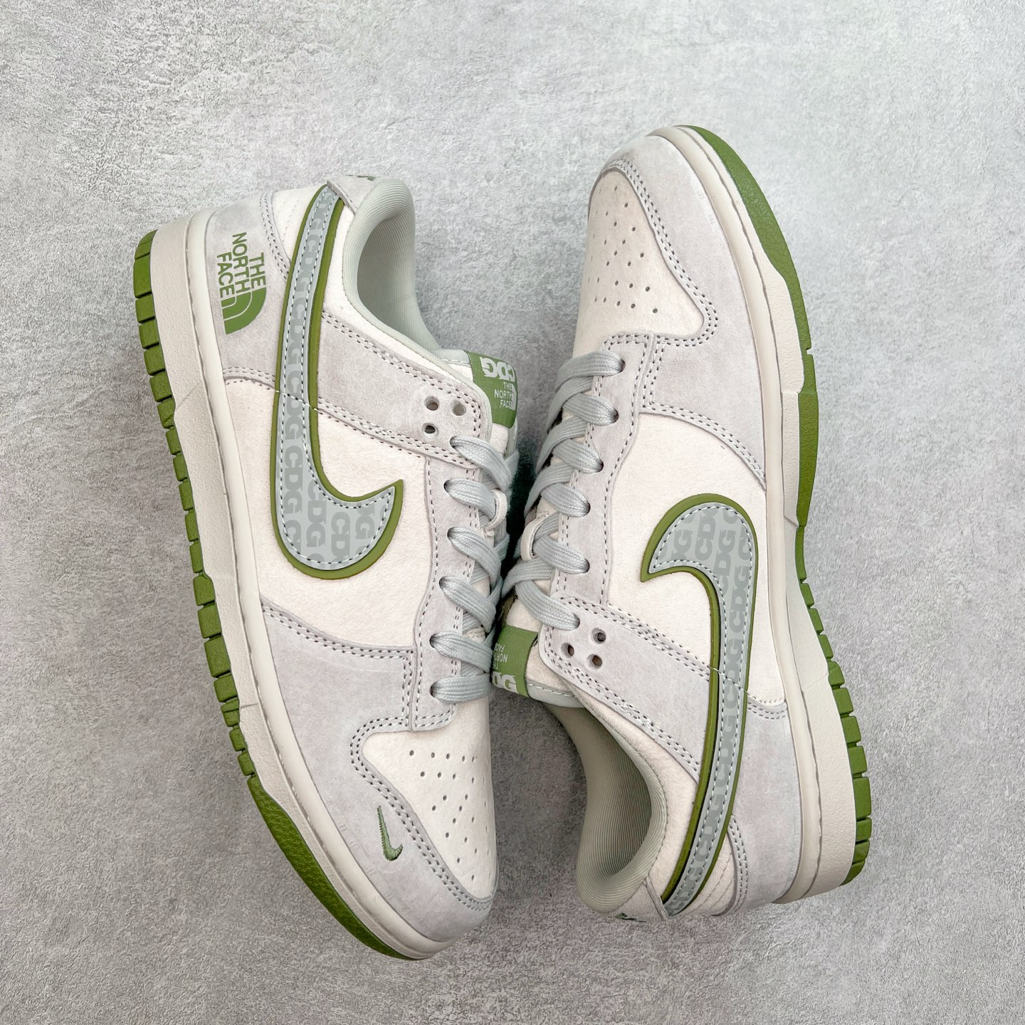 图片[3]-NK Dunk Low 定制配色 DQ1098-397 大厂出品 极力推荐 原装头层材料 独家版型蒸餾加工帶來的是更好的视觉和脚感体验大厂纯原品质出货 清洁度 电绣工艺 皮料切割干净无任何毛边 细节完美 实拍调校N版已经零色差零失真 百分百还原实物色彩所见即所得 不存在货不对板色差等低级问题 选购参考实物拍摄 不混卖不参货 只用心做好货严格选品 承诺混一赔十 尺码：36 36.5 37.5 38 38.5 39 40 40.5 41 42 42.5 43 44 44.5 45-选品中心