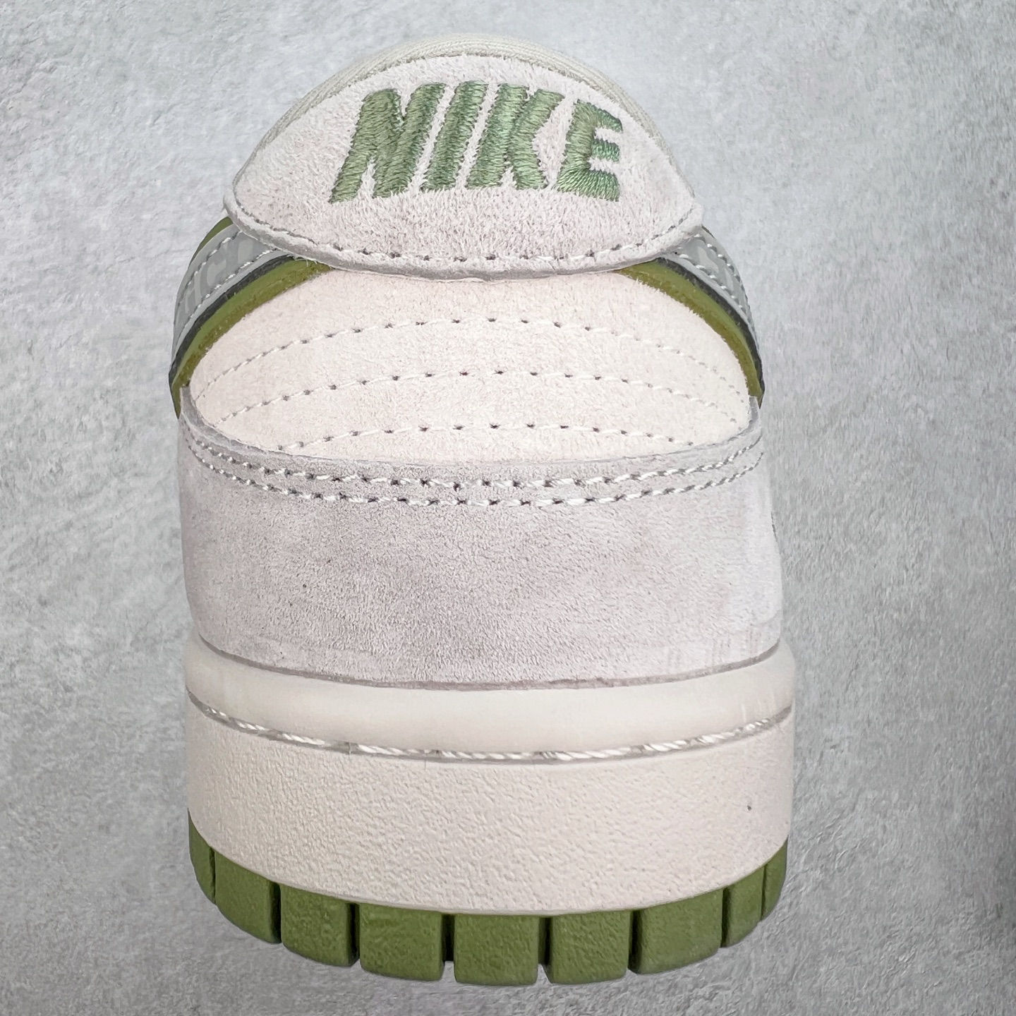 图片[8]-NK Dunk Low 定制配色 DQ1098-397 大厂出品 极力推荐 原装头层材料 独家版型蒸餾加工帶來的是更好的视觉和脚感体验大厂纯原品质出货 清洁度 电绣工艺 皮料切割干净无任何毛边 细节完美 实拍调校N版已经零色差零失真 百分百还原实物色彩所见即所得 不存在货不对板色差等低级问题 选购参考实物拍摄 不混卖不参货 只用心做好货严格选品 承诺混一赔十 尺码：36 36.5 37.5 38 38.5 39 40 40.5 41 42 42.5 43 44 44.5 45-选品中心