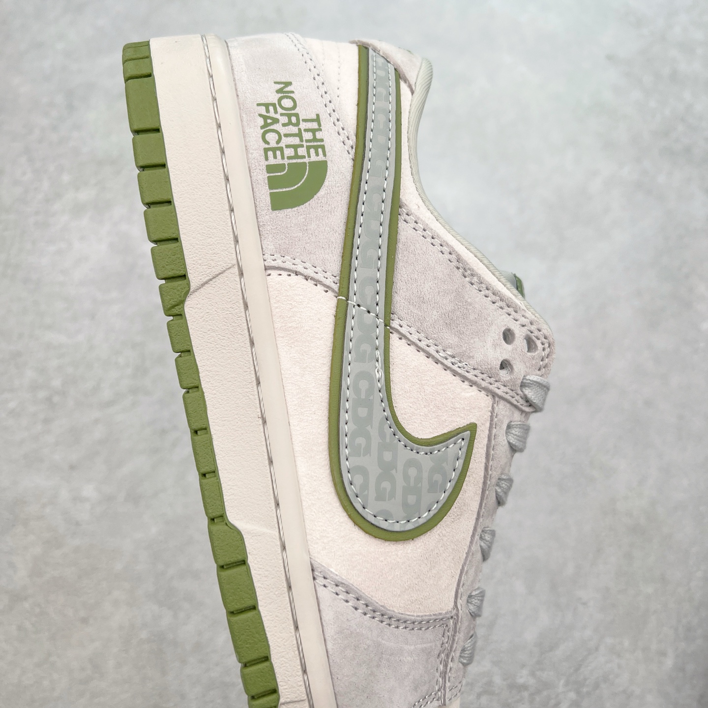 图片[6]-NK Dunk Low 定制配色 DQ1098-397 大厂出品 极力推荐 原装头层材料 独家版型蒸餾加工帶來的是更好的视觉和脚感体验大厂纯原品质出货 清洁度 电绣工艺 皮料切割干净无任何毛边 细节完美 实拍调校N版已经零色差零失真 百分百还原实物色彩所见即所得 不存在货不对板色差等低级问题 选购参考实物拍摄 不混卖不参货 只用心做好货严格选品 承诺混一赔十 尺码：36 36.5 37.5 38 38.5 39 40 40.5 41 42 42.5 43 44 44.5 45-选品中心