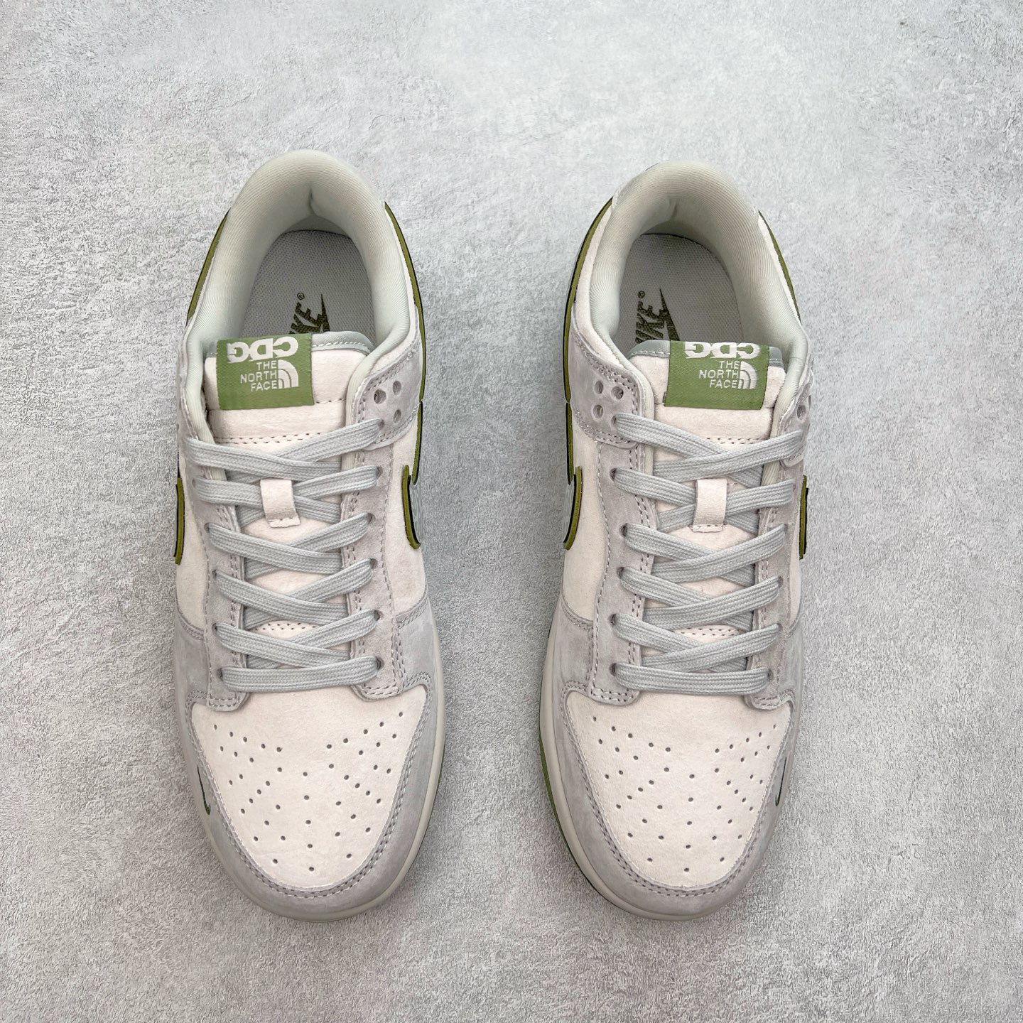 图片[2]-NK Dunk Low 定制配色 DQ1098-397 大厂出品 极力推荐 原装头层材料 独家版型蒸餾加工帶來的是更好的视觉和脚感体验大厂纯原品质出货 清洁度 电绣工艺 皮料切割干净无任何毛边 细节完美 实拍调校N版已经零色差零失真 百分百还原实物色彩所见即所得 不存在货不对板色差等低级问题 选购参考实物拍摄 不混卖不参货 只用心做好货严格选品 承诺混一赔十 尺码：36 36.5 37.5 38 38.5 39 40 40.5 41 42 42.5 43 44 44.5 45-选品中心