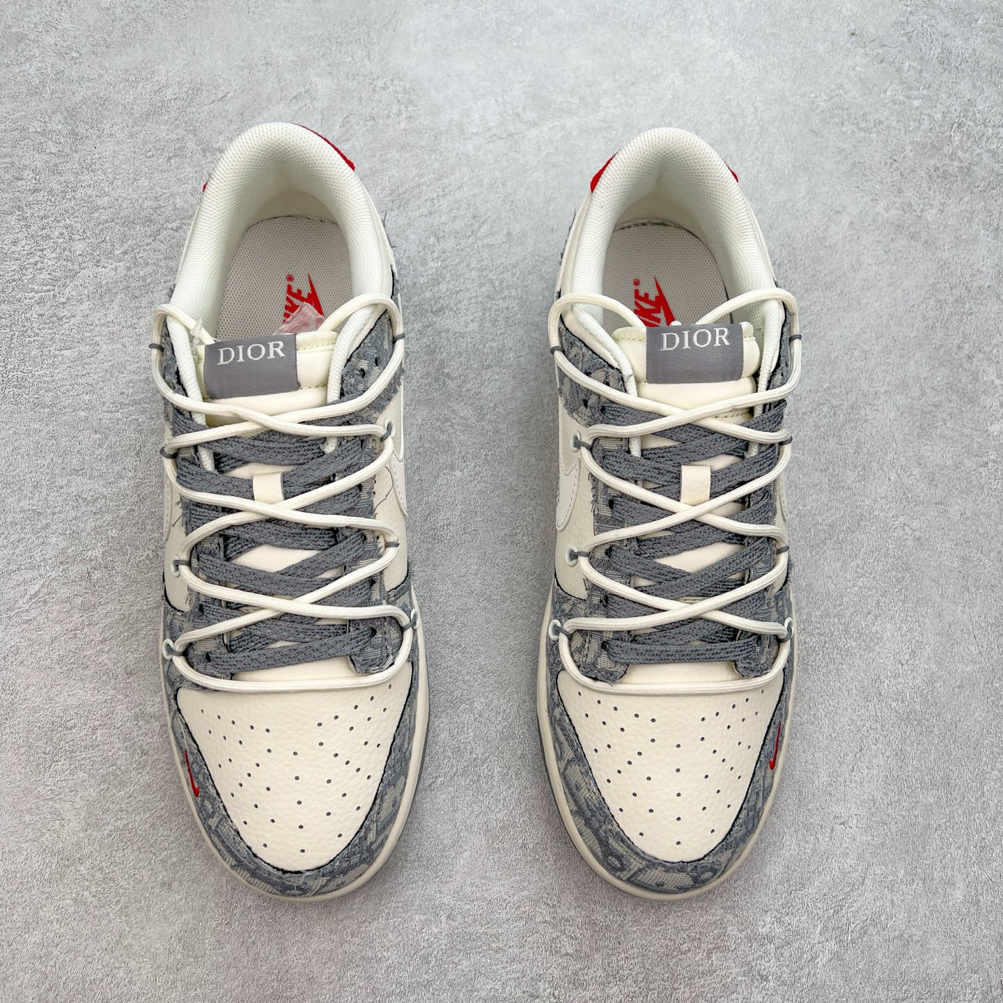 图片[2]-NK Dunk Low 定制配色 SJ2068-316 大厂出品 极力推荐 原装头层材料 独家版型蒸餾加工帶來的是更好的视觉和脚感体验大厂纯原品质出货 清洁度 电绣工艺 皮料切割干净无任何毛边 细节完美 实拍调校N版已经零色差零失真 百分百还原实物色彩所见即所得 不存在货不对板色差等低级问题 选购参考实物拍摄 不混卖不参货 只用心做好货严格选品 承诺混一赔十 尺码：36 36.5 37.5 38 38.5 39 40 40.5 41 42 42.5 43 44 44.5 45-选品中心