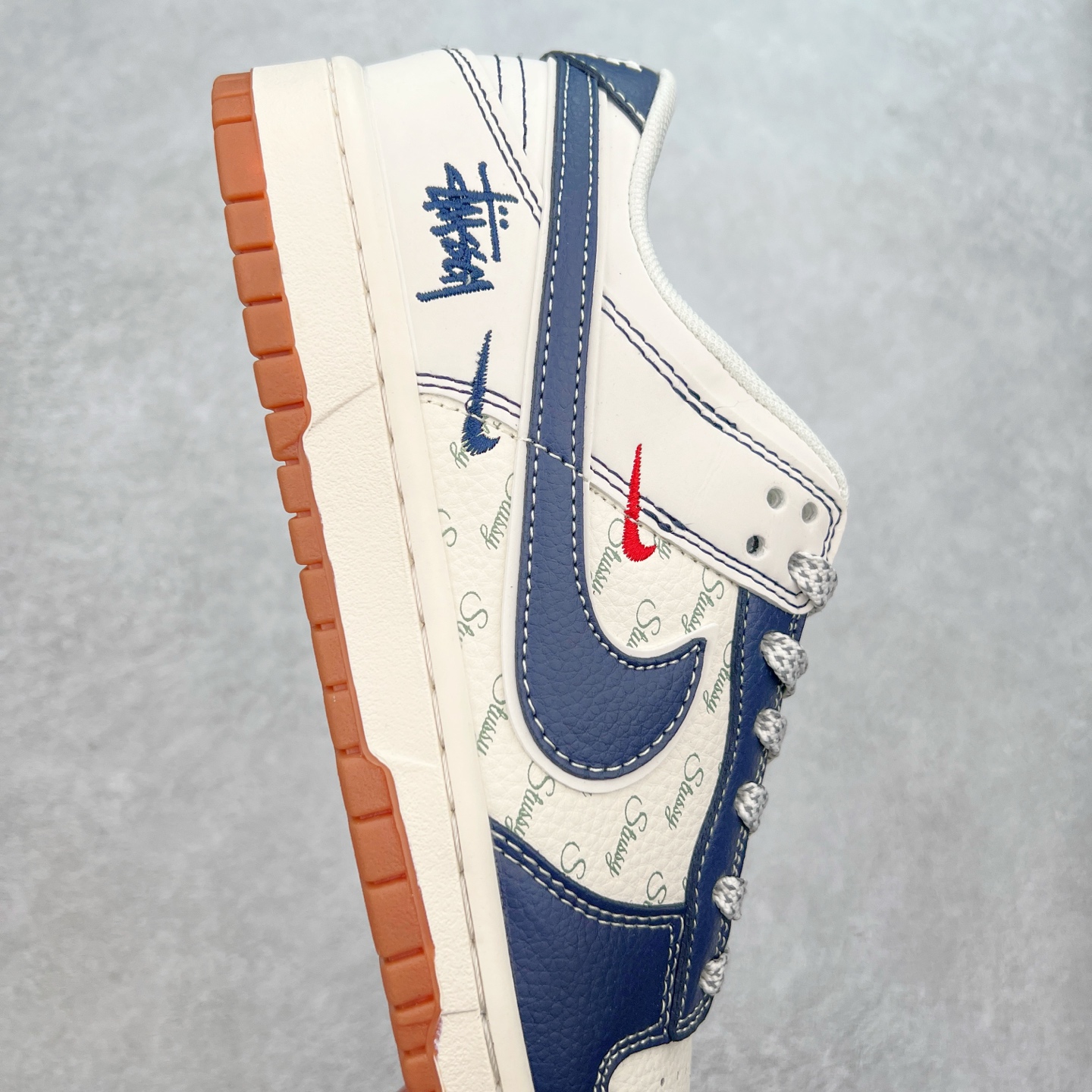 图片[6]-NK Dunk Low 定制配色 XS6089-529 大厂出品 极力推荐 原装头层材料 独家版型蒸餾加工帶來的是更好的视觉和脚感体验大厂纯原品质出货 清洁度 电绣工艺 皮料切割干净无任何毛边 细节完美 实拍调校N版已经零色差零失真 百分百还原实物色彩所见即所得 不存在货不对板色差等低级问题 选购参考实物拍摄 不混卖不参货 只用心做好货严格选品 承诺混一赔十 尺码：36 36.5 37.5 38 38.5 39 40 40.5 41 42 42.5 43 44 44.5 45-选品中心