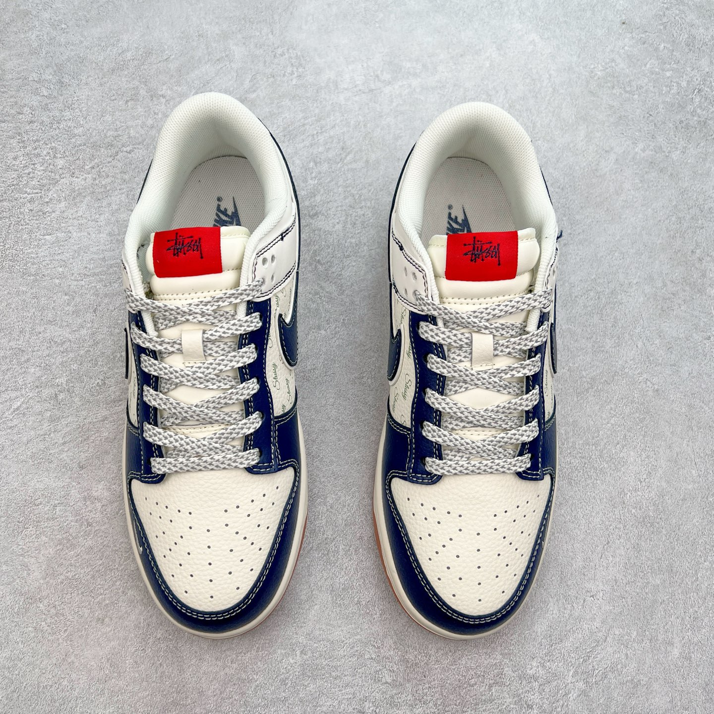 图片[2]-NK Dunk Low 定制配色 XS6089-529 大厂出品 极力推荐 原装头层材料 独家版型蒸餾加工帶來的是更好的视觉和脚感体验大厂纯原品质出货 清洁度 电绣工艺 皮料切割干净无任何毛边 细节完美 实拍调校N版已经零色差零失真 百分百还原实物色彩所见即所得 不存在货不对板色差等低级问题 选购参考实物拍摄 不混卖不参货 只用心做好货严格选品 承诺混一赔十 尺码：36 36.5 37.5 38 38.5 39 40 40.5 41 42 42.5 43 44 44.5 45-选品中心