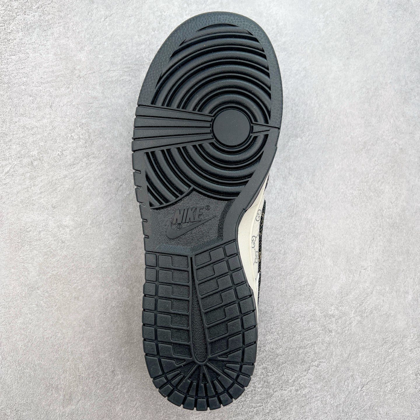 图片[9]-NK Dunk Low 定制配色 CH8311-286 大厂出品 极力推荐 原装头层材料 独家版型蒸餾加工帶來的是更好的视觉和脚感体验大厂纯原品质出货 清洁度 电绣工艺 皮料切割干净无任何毛边 细节完美 实拍调校N版已经零色差零失真 百分百还原实物色彩所见即所得 不存在货不对板色差等低级问题 选购参考实物拍摄 不混卖不参货 只用心做好货严格选品 承诺混一赔十 尺码：36 36.5 37.5 38 38.5 39 40 40.5 41 42 42.5 43 44 44.5 45-选品中心