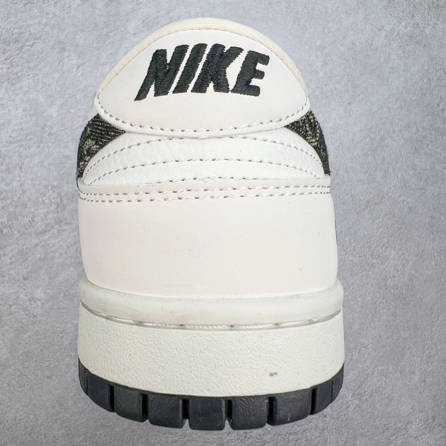 图片[8]-NK Dunk Low 定制配色 CH8311-286 大厂出品 极力推荐 原装头层材料 独家版型蒸餾加工帶來的是更好的视觉和脚感体验大厂纯原品质出货 清洁度 电绣工艺 皮料切割干净无任何毛边 细节完美 实拍调校N版已经零色差零失真 百分百还原实物色彩所见即所得 不存在货不对板色差等低级问题 选购参考实物拍摄 不混卖不参货 只用心做好货严格选品 承诺混一赔十 尺码：36 36.5 37.5 38 38.5 39 40 40.5 41 42 42.5 43 44 44.5 45-选品中心