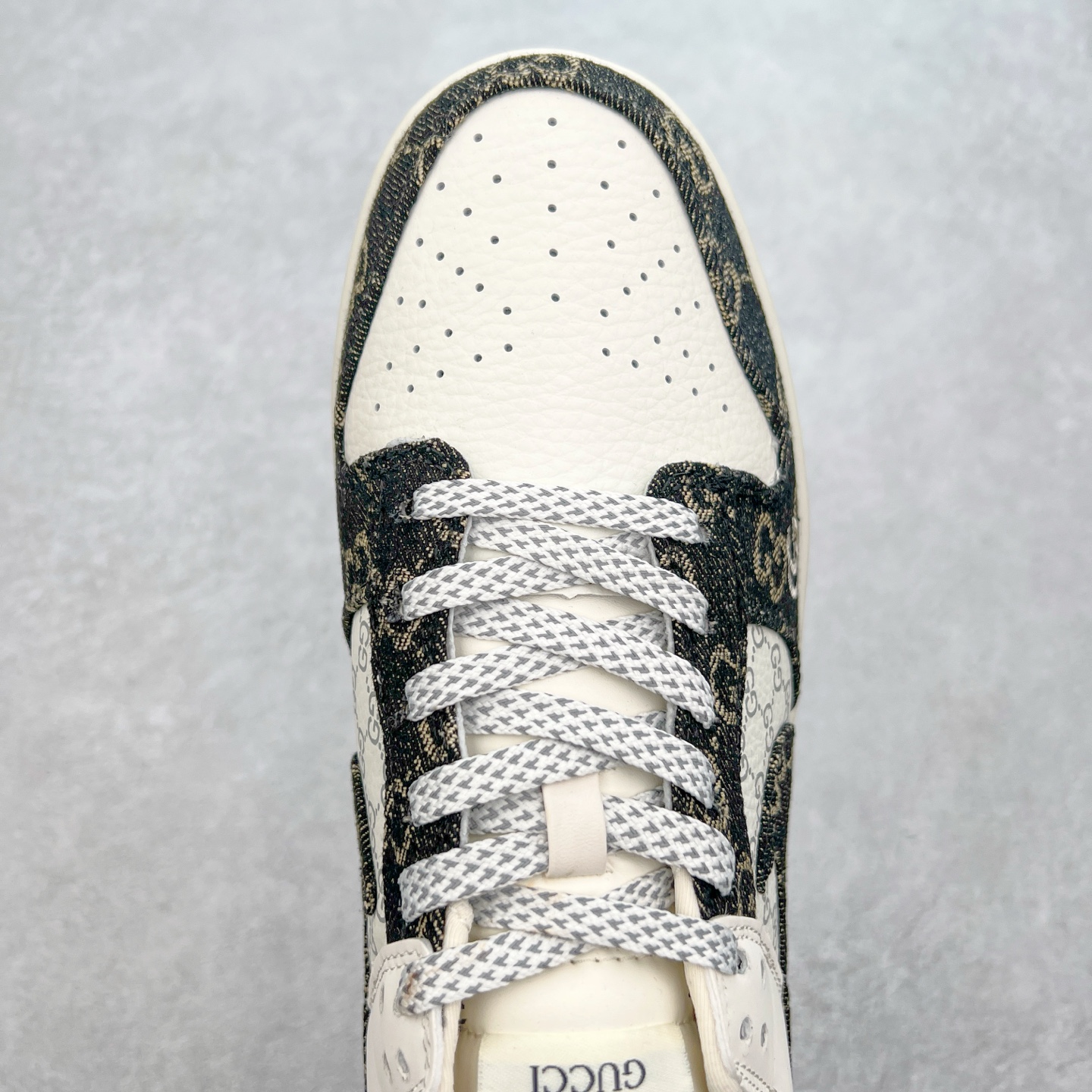 图片[4]-NK Dunk Low 定制配色 CH8311-286 大厂出品 极力推荐 原装头层材料 独家版型蒸餾加工帶來的是更好的视觉和脚感体验大厂纯原品质出货 清洁度 电绣工艺 皮料切割干净无任何毛边 细节完美 实拍调校N版已经零色差零失真 百分百还原实物色彩所见即所得 不存在货不对板色差等低级问题 选购参考实物拍摄 不混卖不参货 只用心做好货严格选品 承诺混一赔十 尺码：36 36.5 37.5 38 38.5 39 40 40.5 41 42 42.5 43 44 44.5 45-选品中心