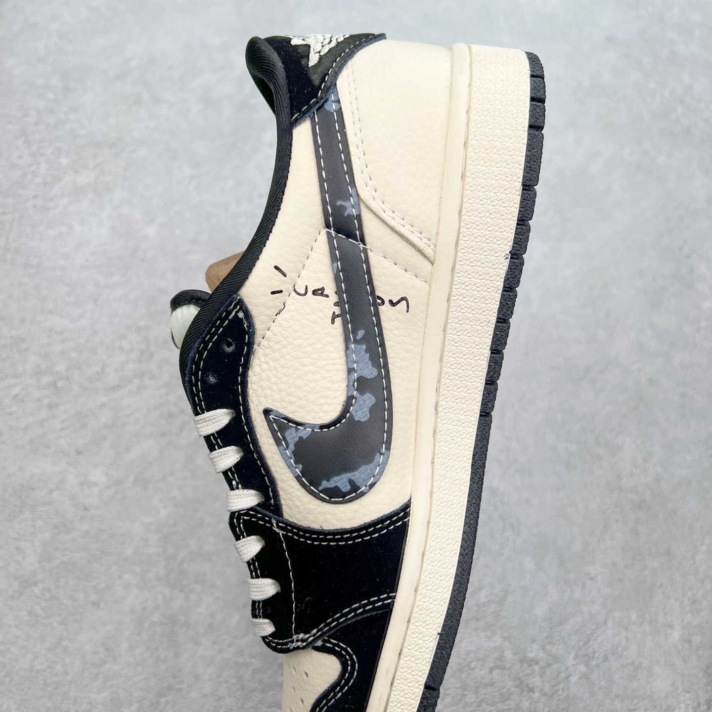 图片[7]-TS x Air Jordan AJ1 Low 倒钩低帮联名定制配色 XS2024-021 原厂内置气垫魔块 A模大底 头层小牛皮 鞋舌AJ原厂专用牛津布+AJ专用反口珍珠布+原厂无杂质高弹内里海棉+特殊封边弹力鞋带 实拍调校N版已经零色差零失真 百分百还原实物色彩所见即所得 不存在货不对板色差等低级问题 选购参考实物拍摄 不混卖不参货 只用心做好货严格选品 承诺混一赔十 尺码：36 36.5 37.5 38 38.5 39 40 40.5 41 42 42.5 43 44 44.5 45-选品中心