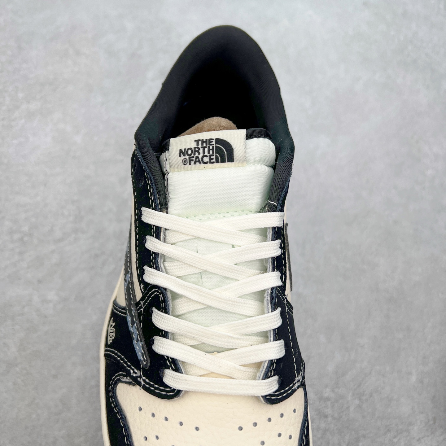图片[5]-TS x Air Jordan AJ1 Low 倒钩低帮联名定制配色 XS2024-021 原厂内置气垫魔块 A模大底 头层小牛皮 鞋舌AJ原厂专用牛津布+AJ专用反口珍珠布+原厂无杂质高弹内里海棉+特殊封边弹力鞋带 实拍调校N版已经零色差零失真 百分百还原实物色彩所见即所得 不存在货不对板色差等低级问题 选购参考实物拍摄 不混卖不参货 只用心做好货严格选品 承诺混一赔十 尺码：36 36.5 37.5 38 38.5 39 40 40.5 41 42 42.5 43 44 44.5 45-选品中心