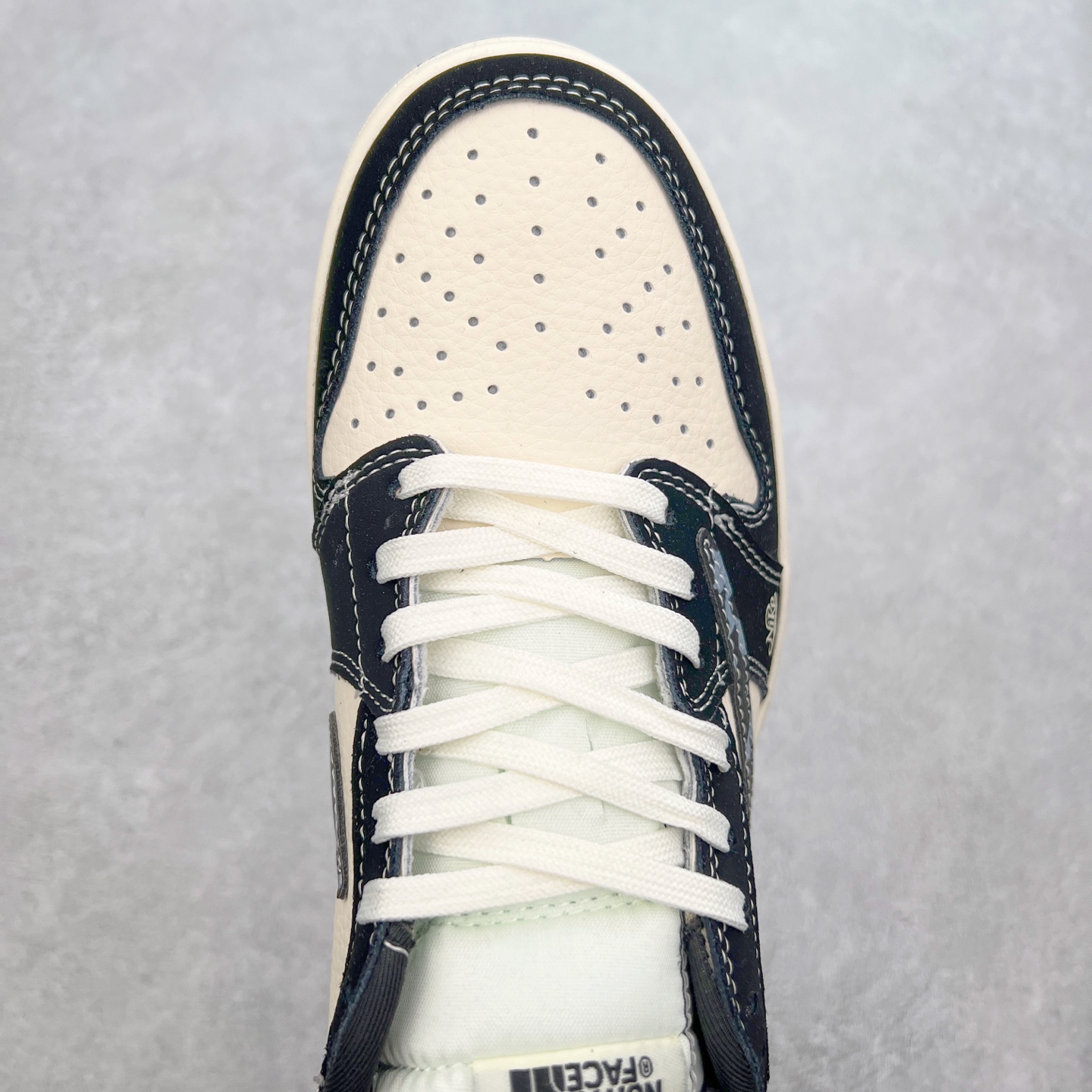 图片[4]-TS x Air Jordan AJ1 Low 倒钩低帮联名定制配色 XS2024-021 原厂内置气垫魔块 A模大底 头层小牛皮 鞋舌AJ原厂专用牛津布+AJ专用反口珍珠布+原厂无杂质高弹内里海棉+特殊封边弹力鞋带 实拍调校N版已经零色差零失真 百分百还原实物色彩所见即所得 不存在货不对板色差等低级问题 选购参考实物拍摄 不混卖不参货 只用心做好货严格选品 承诺混一赔十 尺码：36 36.5 37.5 38 38.5 39 40 40.5 41 42 42.5 43 44 44.5 45-选品中心