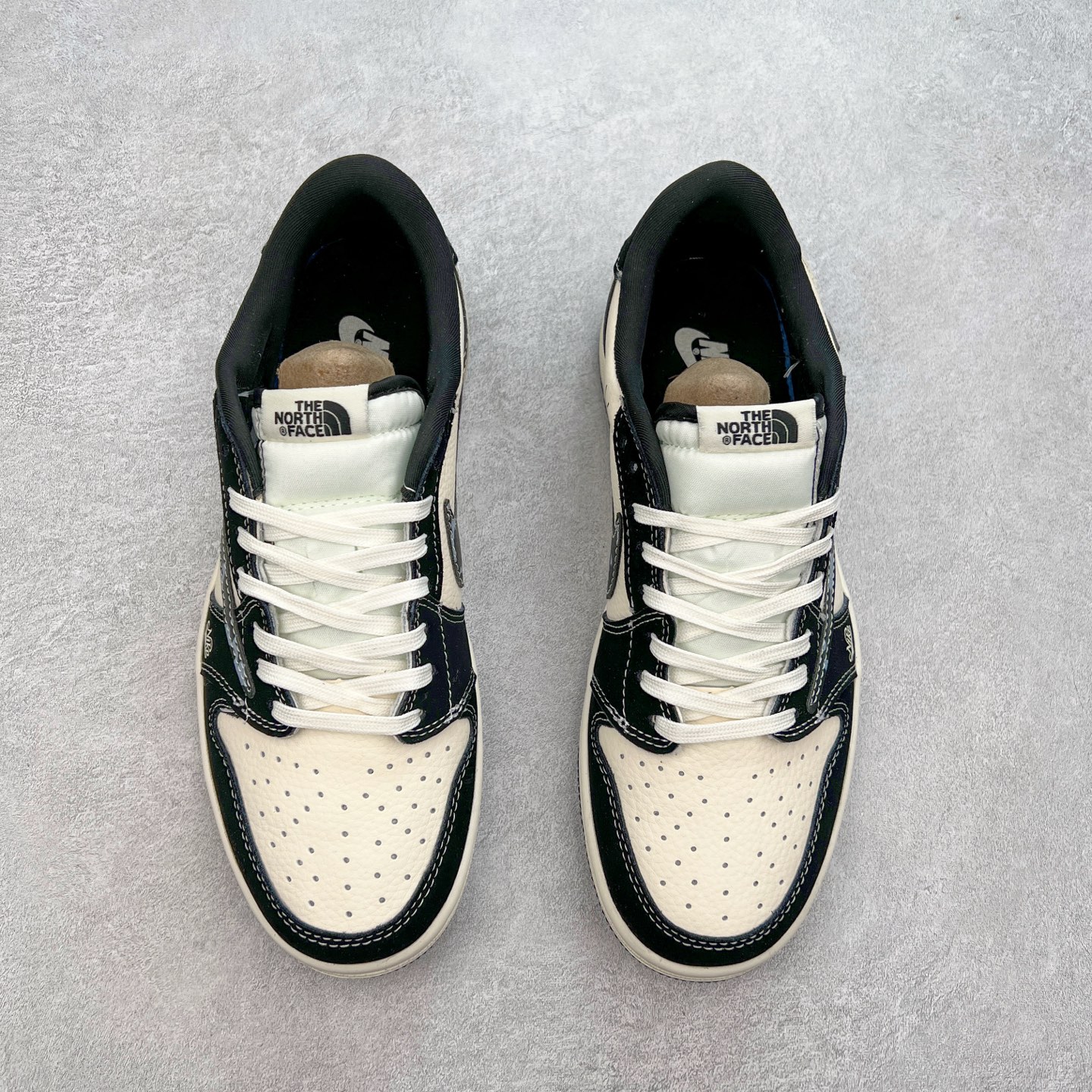 图片[2]-TS x Air Jordan AJ1 Low 倒钩低帮联名定制配色 XS2024-021 原厂内置气垫魔块 A模大底 头层小牛皮 鞋舌AJ原厂专用牛津布+AJ专用反口珍珠布+原厂无杂质高弹内里海棉+特殊封边弹力鞋带 实拍调校N版已经零色差零失真 百分百还原实物色彩所见即所得 不存在货不对板色差等低级问题 选购参考实物拍摄 不混卖不参货 只用心做好货严格选品 承诺混一赔十 尺码：36 36.5 37.5 38 38.5 39 40 40.5 41 42 42.5 43 44 44.5 45-选品中心