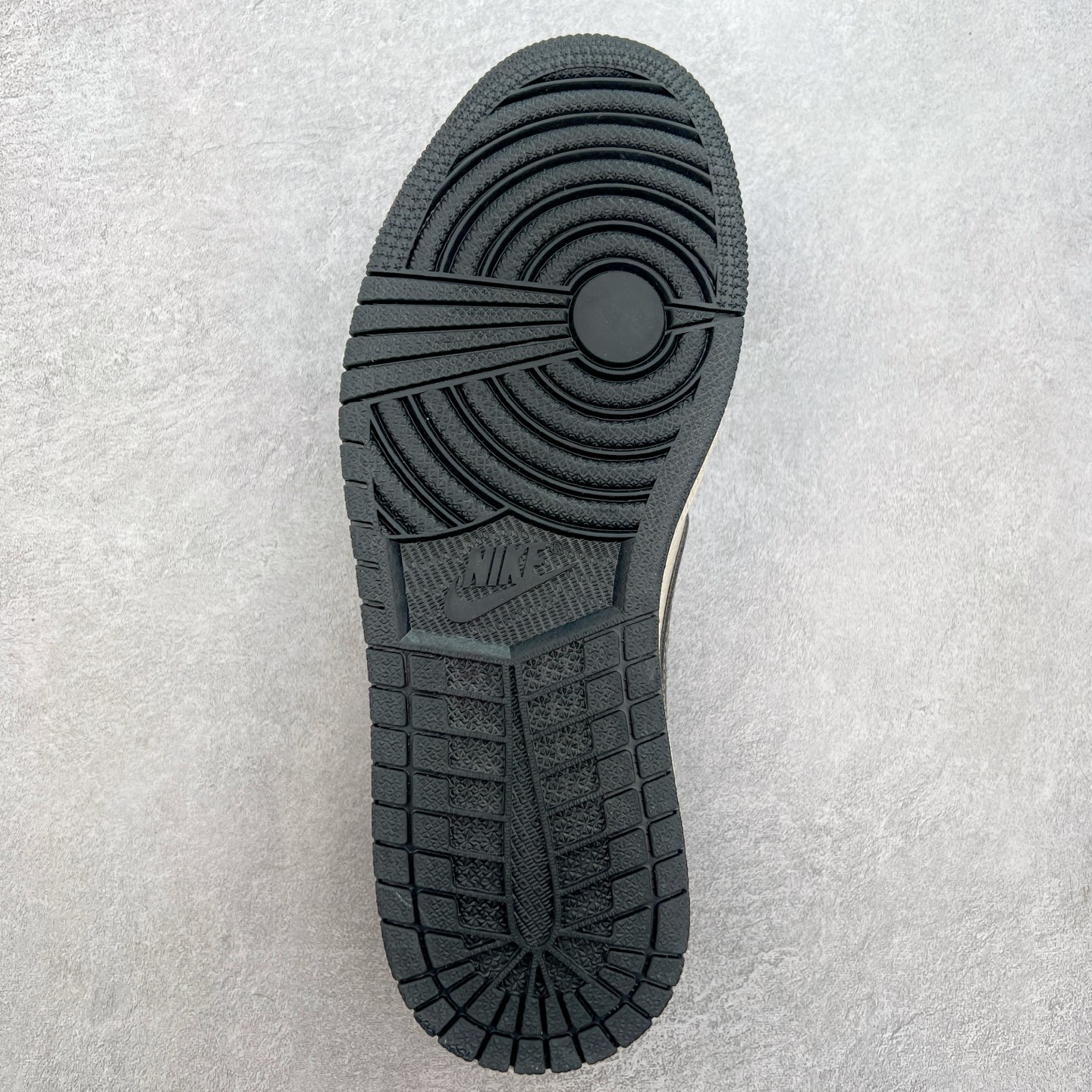 图片[9]-TS x Air Jordan AJ1 Low 倒钩低帮联名定制配色 XS2024-021 原厂内置气垫魔块 A模大底 头层小牛皮 鞋舌AJ原厂专用牛津布+AJ专用反口珍珠布+原厂无杂质高弹内里海棉+特殊封边弹力鞋带 实拍调校N版已经零色差零失真 百分百还原实物色彩所见即所得 不存在货不对板色差等低级问题 选购参考实物拍摄 不混卖不参货 只用心做好货严格选品 承诺混一赔十 尺码：36 36.5 37.5 38 38.5 39 40 40.5 41 42 42.5 43 44 44.5 45-选品中心