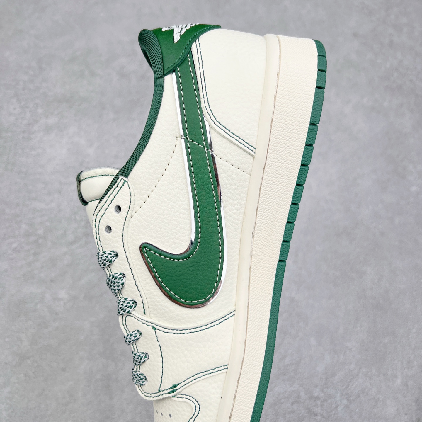 图片[7]-TS x Air Jordan AJ1 Low 倒钩低帮联名定制配色 ZH2598-243 原厂内置气垫魔块 A模大底 头层小牛皮 鞋舌AJ原厂专用牛津布+AJ专用反口珍珠布+原厂无杂质高弹内里海棉+特殊封边弹力鞋带 实拍调校N版已经零色差零失真 百分百还原实物色彩所见即所得 不存在货不对板色差等低级问题 选购参考实物拍摄 不混卖不参货 只用心做好货严格选品 承诺混一赔十 尺码：36 36.5 37.5 38 38.5 39 40 40.5 41 42 42.5 43 44 44.5 45-选品中心