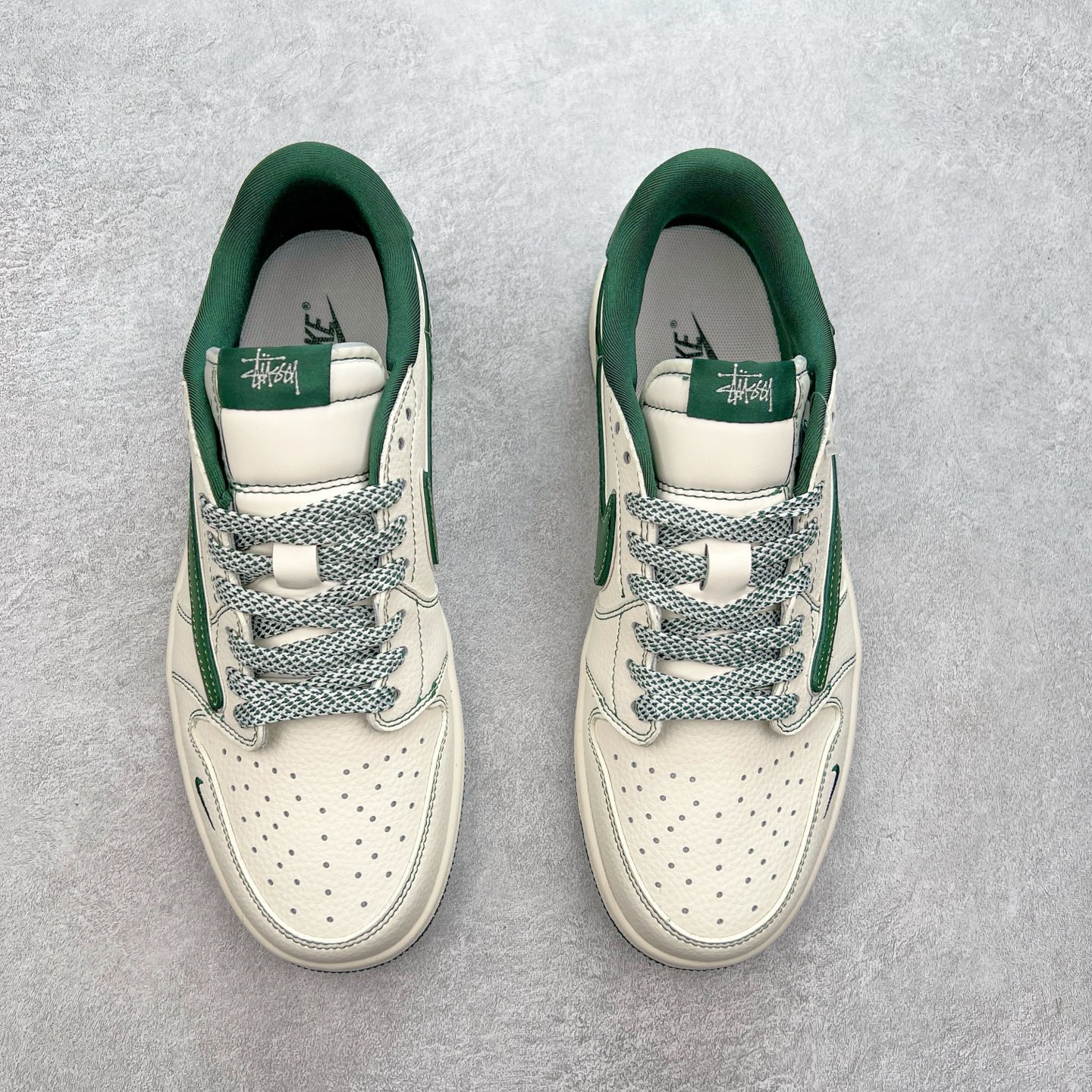 图片[2]-TS x Air Jordan AJ1 Low 倒钩低帮联名定制配色 ZH2598-243 原厂内置气垫魔块 A模大底 头层小牛皮 鞋舌AJ原厂专用牛津布+AJ专用反口珍珠布+原厂无杂质高弹内里海棉+特殊封边弹力鞋带 实拍调校N版已经零色差零失真 百分百还原实物色彩所见即所得 不存在货不对板色差等低级问题 选购参考实物拍摄 不混卖不参货 只用心做好货严格选品 承诺混一赔十 尺码：36 36.5 37.5 38 38.5 39 40 40.5 41 42 42.5 43 44 44.5 45-选品中心