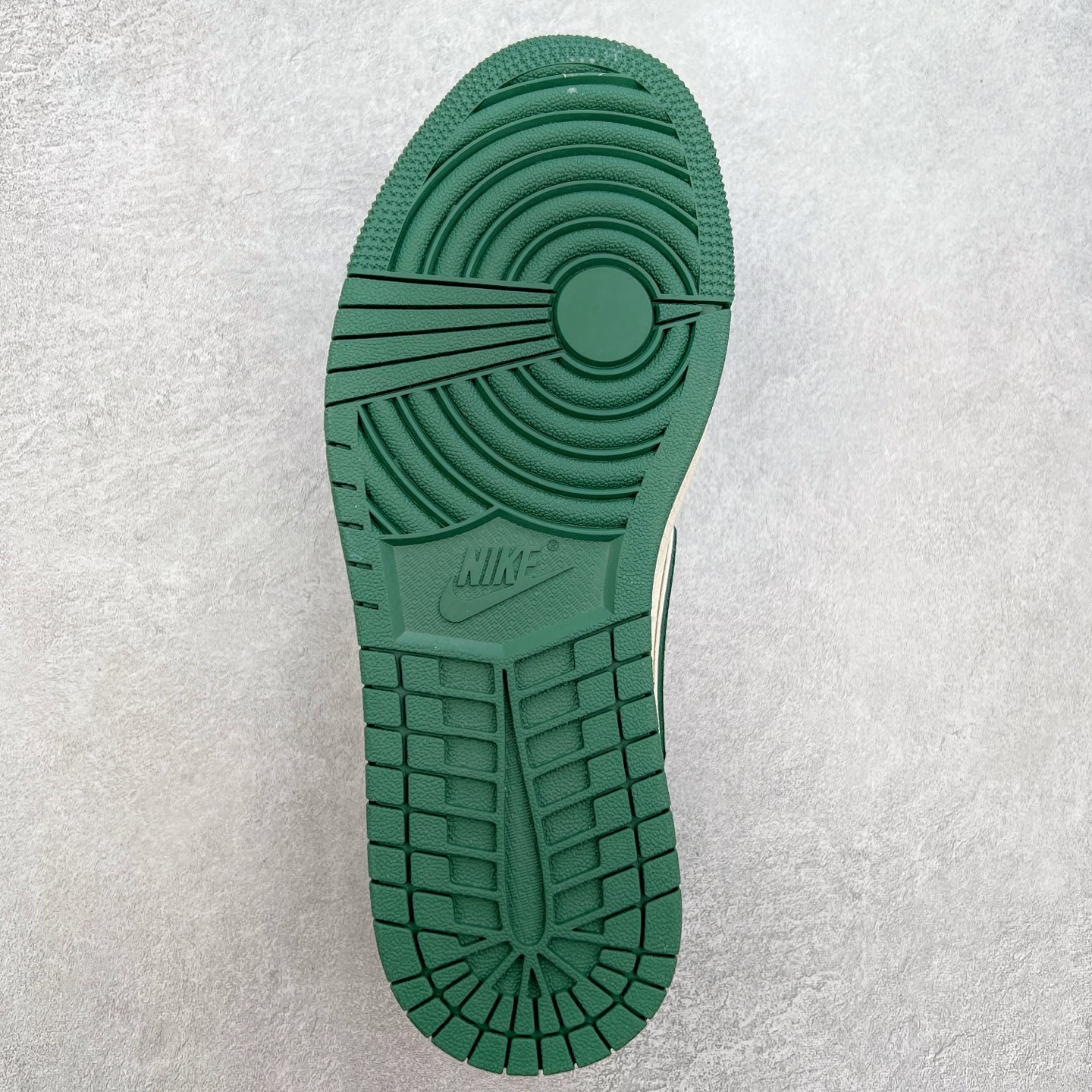 图片[9]-TS x Air Jordan AJ1 Low 倒钩低帮联名定制配色 ZH2598-243 原厂内置气垫魔块 A模大底 头层小牛皮 鞋舌AJ原厂专用牛津布+AJ专用反口珍珠布+原厂无杂质高弹内里海棉+特殊封边弹力鞋带 实拍调校N版已经零色差零失真 百分百还原实物色彩所见即所得 不存在货不对板色差等低级问题 选购参考实物拍摄 不混卖不参货 只用心做好货严格选品 承诺混一赔十 尺码：36 36.5 37.5 38 38.5 39 40 40.5 41 42 42.5 43 44 44.5 45-选品中心