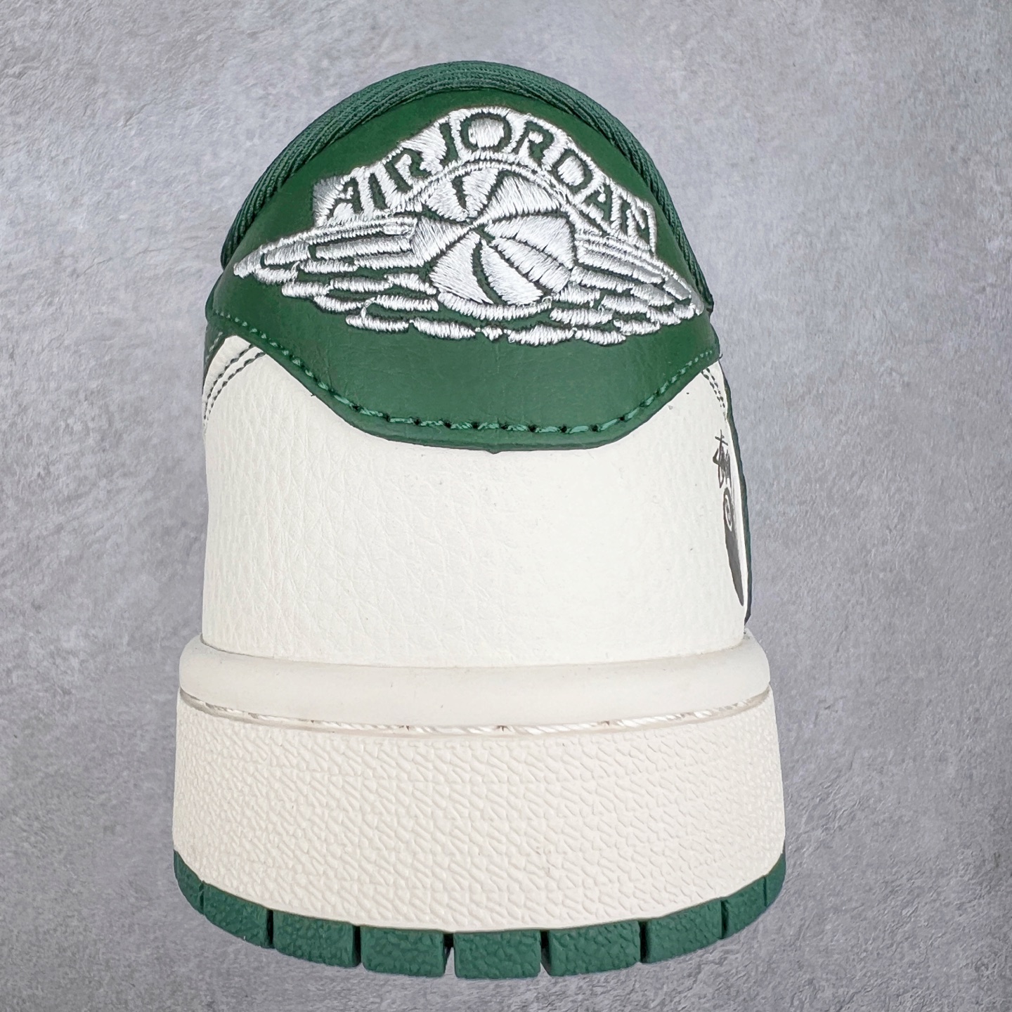 图片[8]-TS x Air Jordan AJ1 Low 倒钩低帮联名定制配色 ZH2598-243 原厂内置气垫魔块 A模大底 头层小牛皮 鞋舌AJ原厂专用牛津布+AJ专用反口珍珠布+原厂无杂质高弹内里海棉+特殊封边弹力鞋带 实拍调校N版已经零色差零失真 百分百还原实物色彩所见即所得 不存在货不对板色差等低级问题 选购参考实物拍摄 不混卖不参货 只用心做好货严格选品 承诺混一赔十 尺码：36 36.5 37.5 38 38.5 39 40 40.5 41 42 42.5 43 44 44.5 45-选品中心