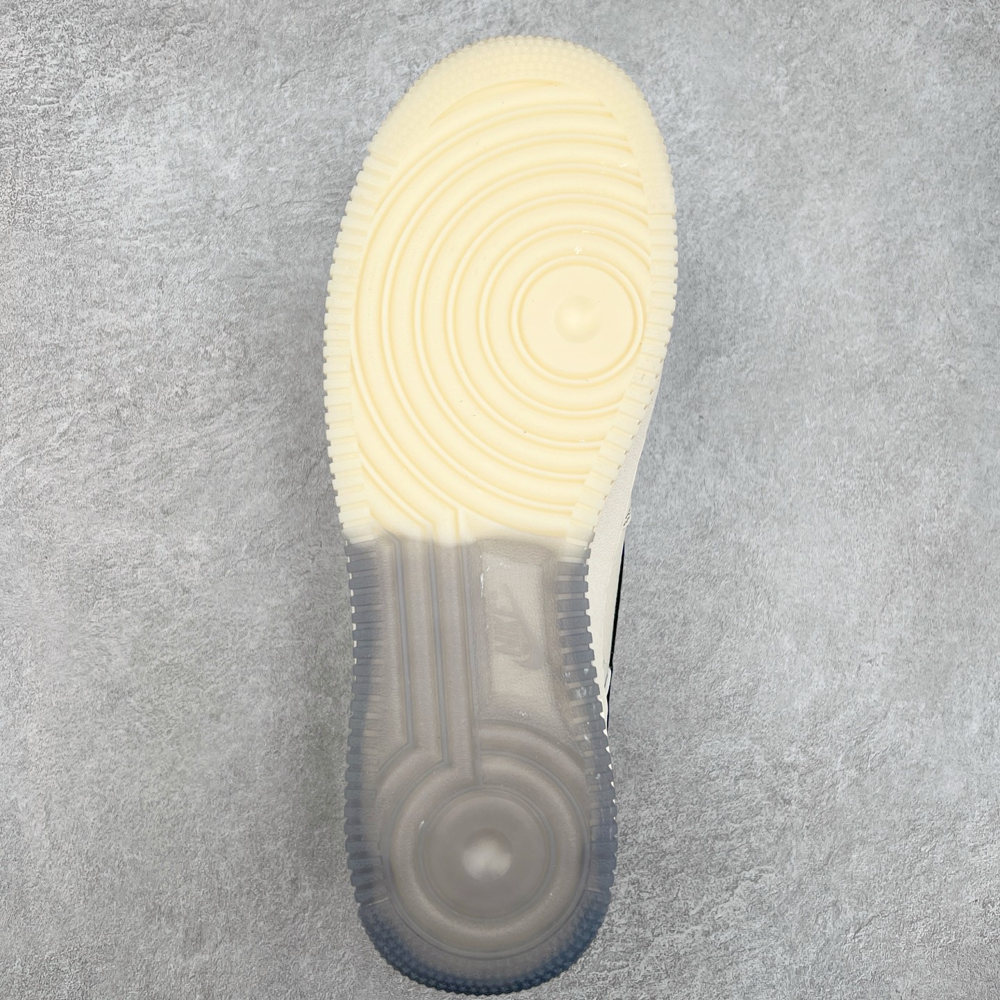 图片[9]-NK Air Force 1´07 Low 空军一号低帮百搭休闲运动板鞋 HH7518-041 柔软、弹性十足的缓震性能和出色的中底设计 横跨复古与现代的外型结合 造就出风靡全球 三十多年的Force 1 直到今天还深受青睐 实拍调校N版已经零色差零失真 百分百还原实物色彩所见即所得 不存在货不对板色差等低级问题 选购参考实物拍摄 不混卖不参货 只用心做好货严格选品 承诺混一赔十 尺码：36 36.5 37.5 38 38.5 39 40 40.5 41 42 42.5 43 44 44.5 45-选品中心