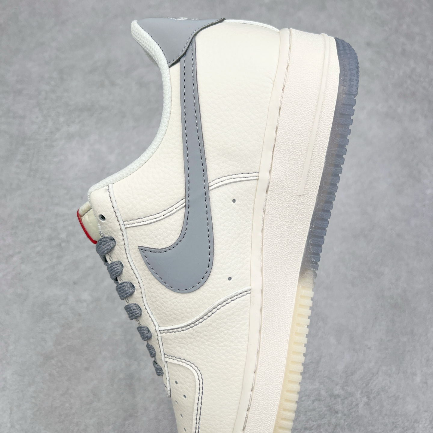 图片[7]-NK Air Force 1´07 Low 空军一号低帮百搭休闲运动板鞋 HH7518-041 柔软、弹性十足的缓震性能和出色的中底设计 横跨复古与现代的外型结合 造就出风靡全球 三十多年的Force 1 直到今天还深受青睐 实拍调校N版已经零色差零失真 百分百还原实物色彩所见即所得 不存在货不对板色差等低级问题 选购参考实物拍摄 不混卖不参货 只用心做好货严格选品 承诺混一赔十 尺码：36 36.5 37.5 38 38.5 39 40 40.5 41 42 42.5 43 44 44.5 45-选品中心