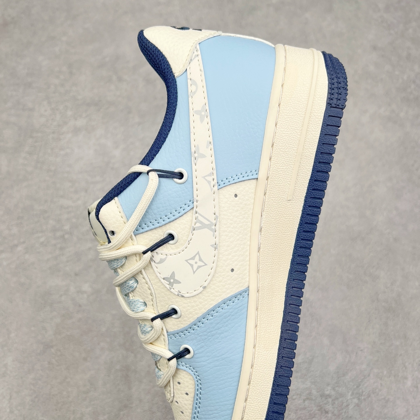 图片[7]-NK Air Force 1´07 Low 空军一号低帮百搭休闲运动板鞋 DM6868-058 柔软、弹性十足的缓震性能和出色的中底设计 横跨复古与现代的外型结合 造就出风靡全球 三十多年的Force 1 直到今天还深受青睐 实拍调校N版已经零色差零失真 百分百还原实物色彩所见即所得 不存在货不对板色差等低级问题 选购参考实物拍摄 不混卖不参货 只用心做好货严格选品 承诺混一赔十 尺码：36 36.5 37.5 38 38.5 39 40 40.5 41 42 42.5 43 44 44.5 45-选品中心