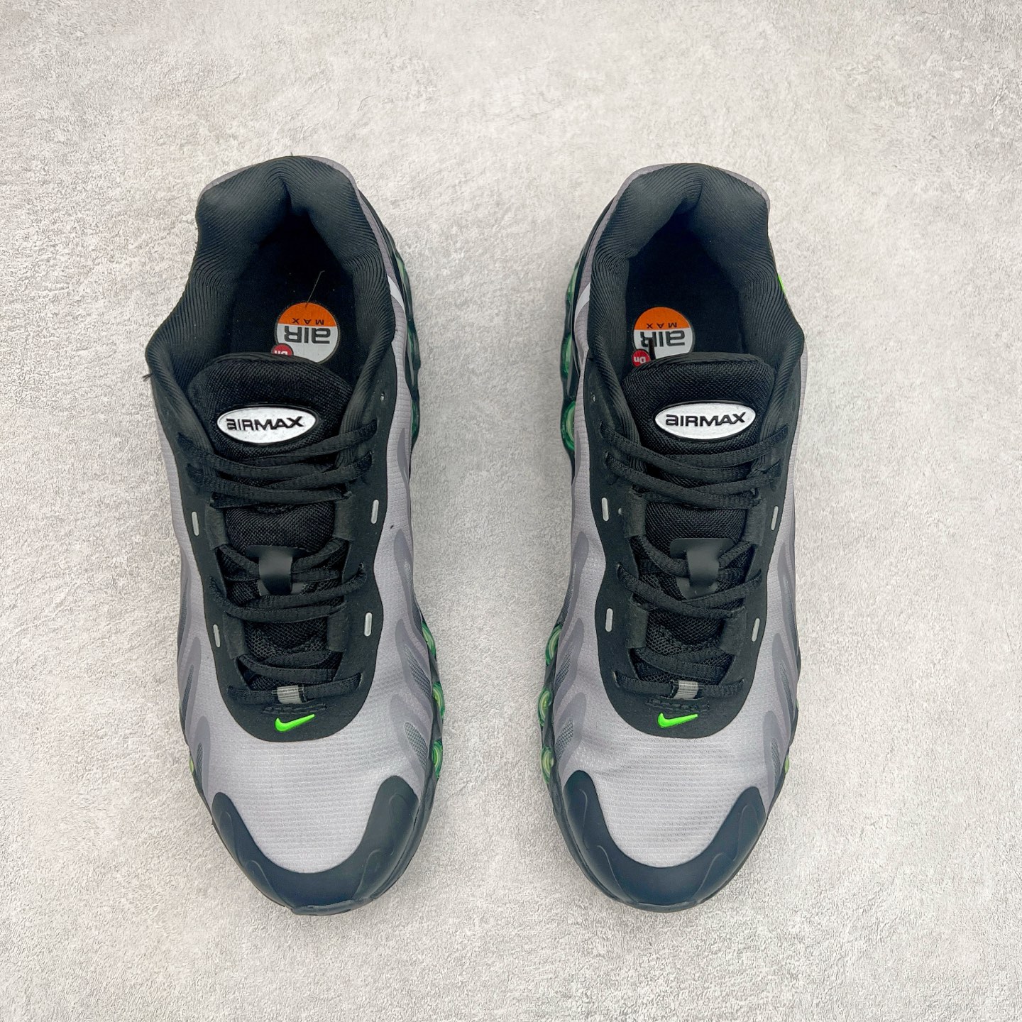 图片[2]-NK Air Max DN8 全掌科技气垫缓震运动跑鞋 FQ7860-003 DN8的核心亮点在于其八腔气垫结构 根据不同部位设定的气压值专为行走设计 提供卓越的舒适感 鞋面的设计让人联想到上世纪90年代末至2000年代初的多款Air Max 中底上系列圆形孔洞引发了热议 不少人将其与竞争品牌的缓震技术进行比较 例如K-SWISS 2010年代初推出的Tubes技 及以多孔鞋底闻名的品牌 尺码：36 36.5 37.5 38 38.5 39 40 40.5 41 42 42.5 43 44 44.5 45-选品中心