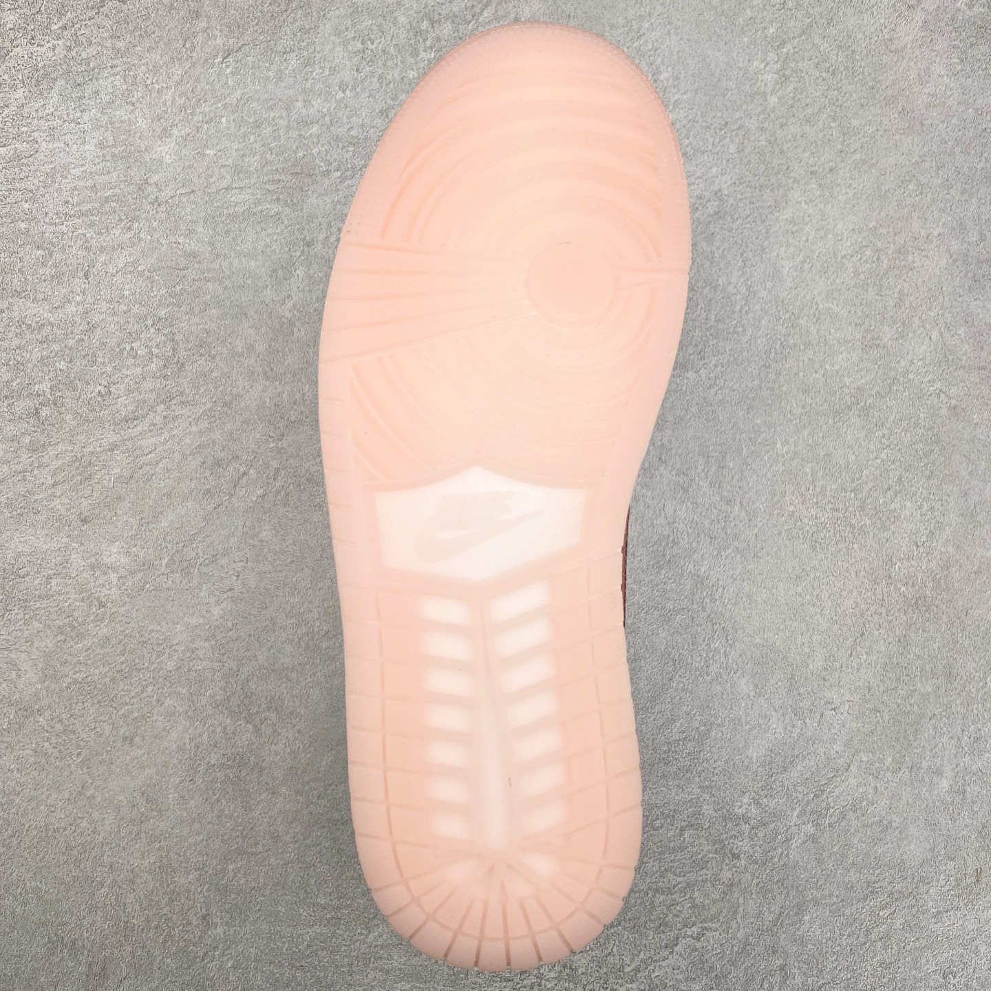 图片[9]-＃K版 Air Jordan AJ1 Low 低帮 白粉 IB8859-101 全新流水线出品 DT版本唯一平替选择 市场第二梯队最强版 全部原鞋开发 原楦原纸板开发 全鞋电脑针车 原厂内置全掌气垫 原盒内在原标 唯一Zp原版鞋带绑法 免检产品 全新2022版型 全头层皮料 完美零毛边处理 原厂配置全掌气垫 价格定位良心 几十个配色陆续出货 实拍调校N版已经零色差零失真 百分百还原实物色彩所见即所得 不存在货不对板色差等低级问题 选购参考实物拍摄 不混卖不参货 只用心做好货严格选品 承诺混一赔十 尺码：36 36.5 37.5 38 38.5 39 40 40.5 41 42 42.5 43 44 44.5 45-选品中心