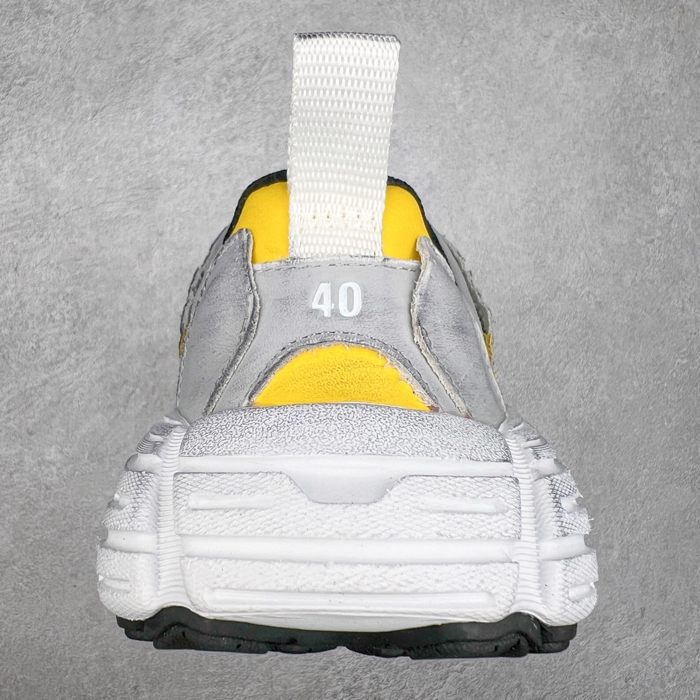 图片[8]-＃VG零售版 Balenciaga Monday 巴黎世家圆头厚底低帮老爹鞋 全套原纸板楦头开发 最原汁原味的灵魂版型 全鞋荧光划线卡点 胶水把控整洁度追求极致完美 每一双都是工艺品 多重QC质检 超越公司货的品控标准 实实在在的免检产品 原盒原配 正确字体电绣 粗细、位置、大小正确 侧边TPU 透气孔匹配意产原版 正确分离大底 TPU软底 原版一致大底LOGO 立体感十足 原厂皮料水洗做旧 采购原厂网纱 偏大一码 尺码：35 36 37 38 39 40 41 42 43 44 45 46-选品中心